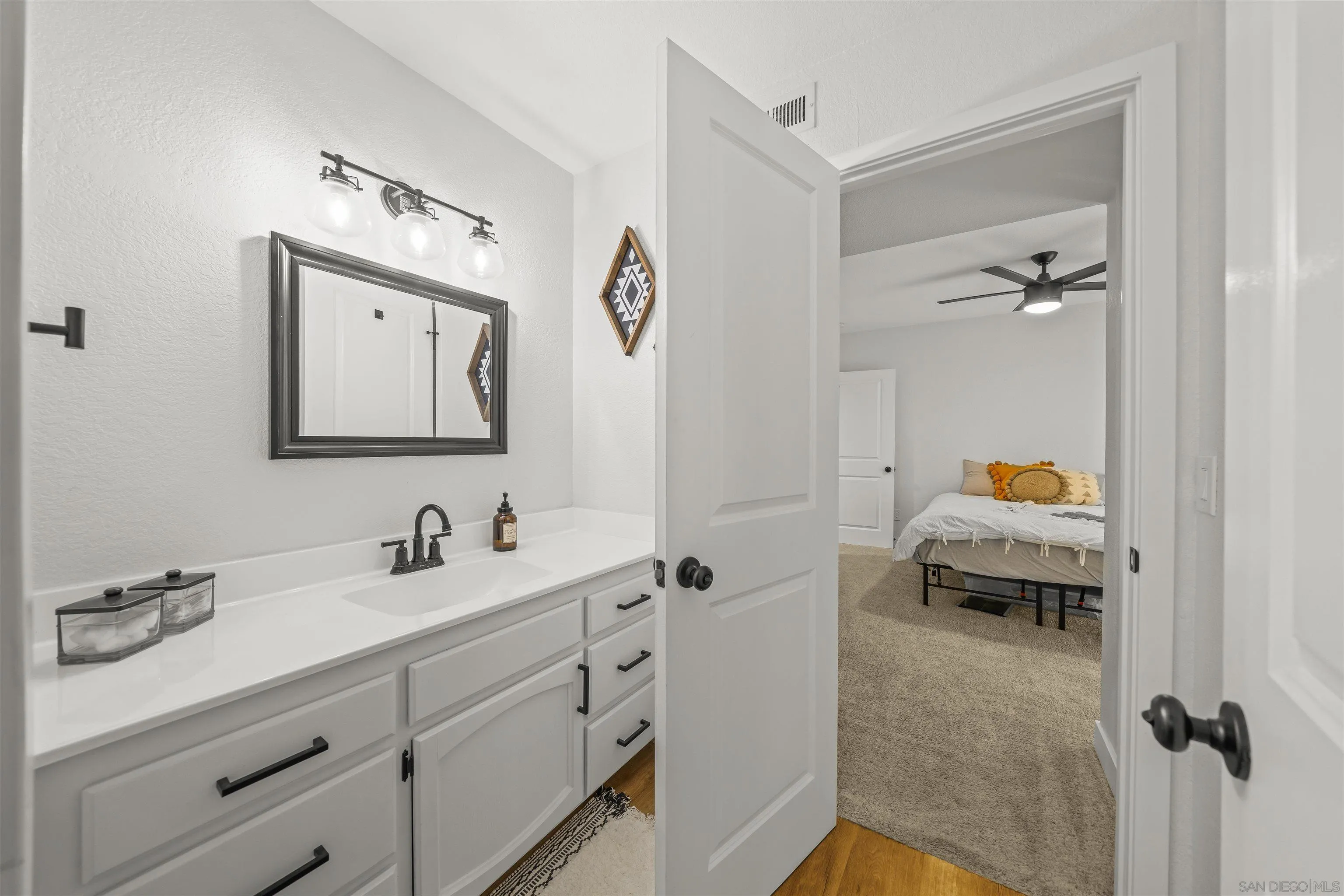 https://cdn.realtyfeed.com/cdn/127/250037843/130cf59006e3316d5638e78aa5840772.webp