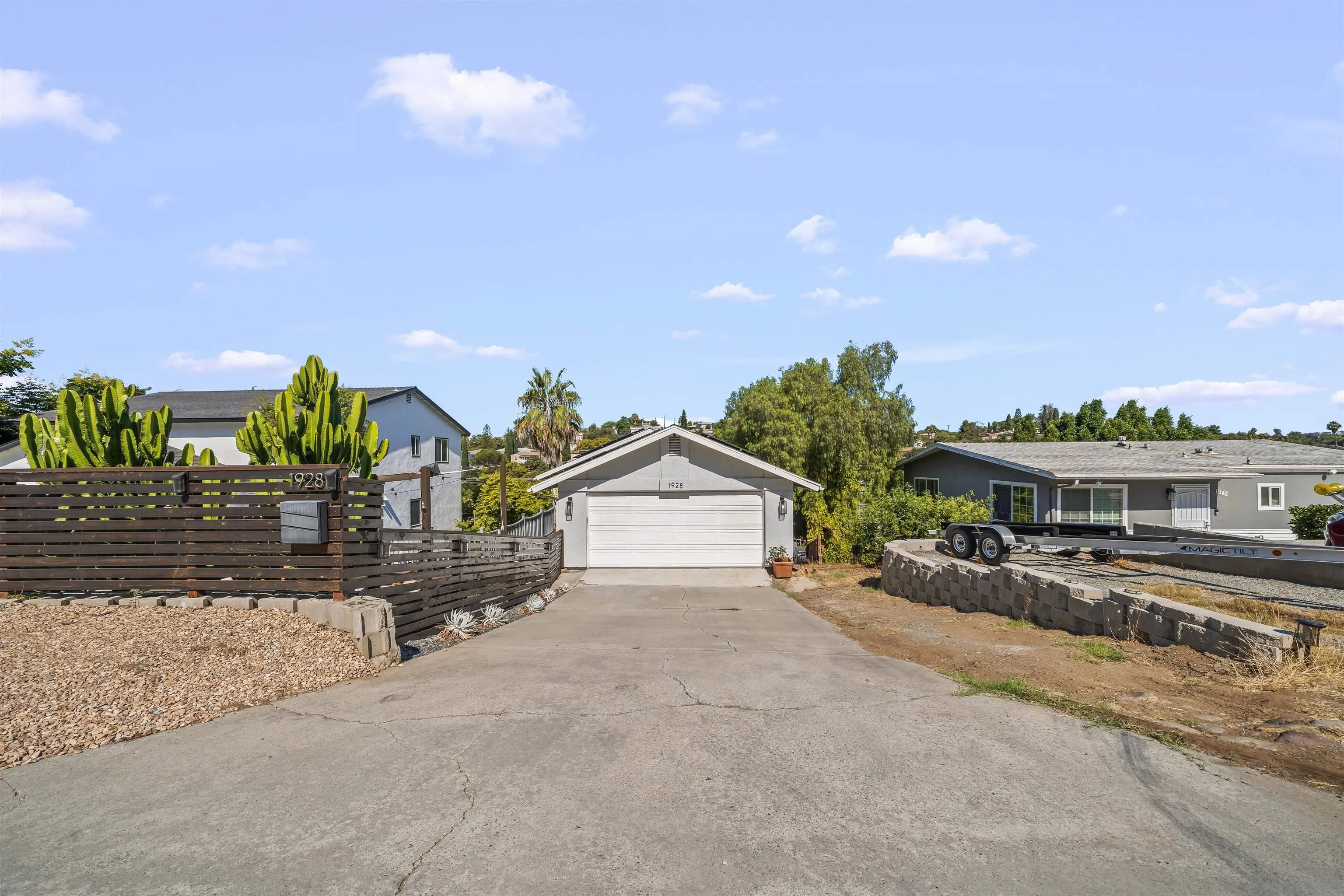 https://cdn.realtyfeed.com/cdn/127/250037843/16cb27326c212565852142fe7bced2e3.webp