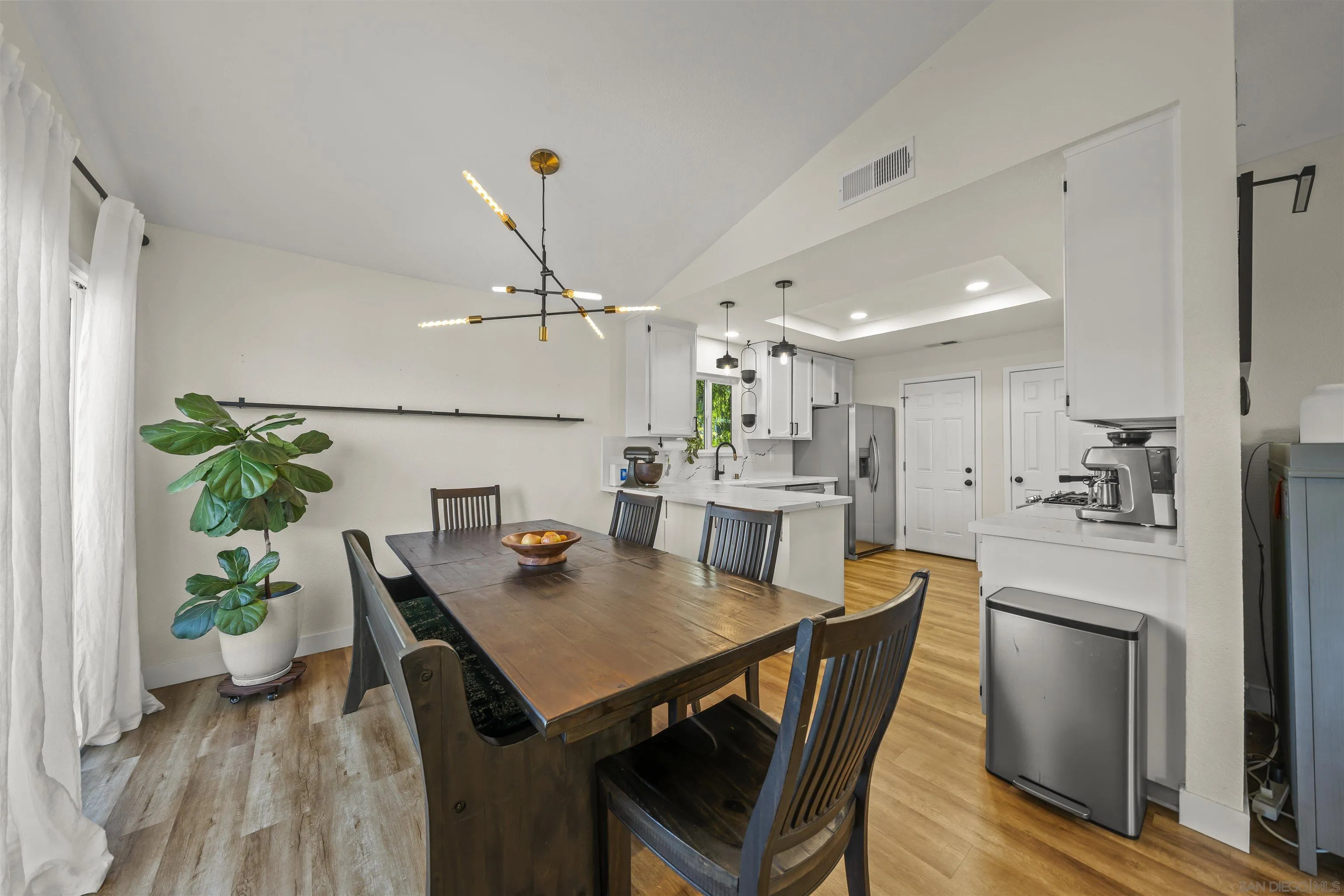 https://cdn.realtyfeed.com/cdn/127/250037843/58ac5944e64aa327ce1099133e5e70e9.webp