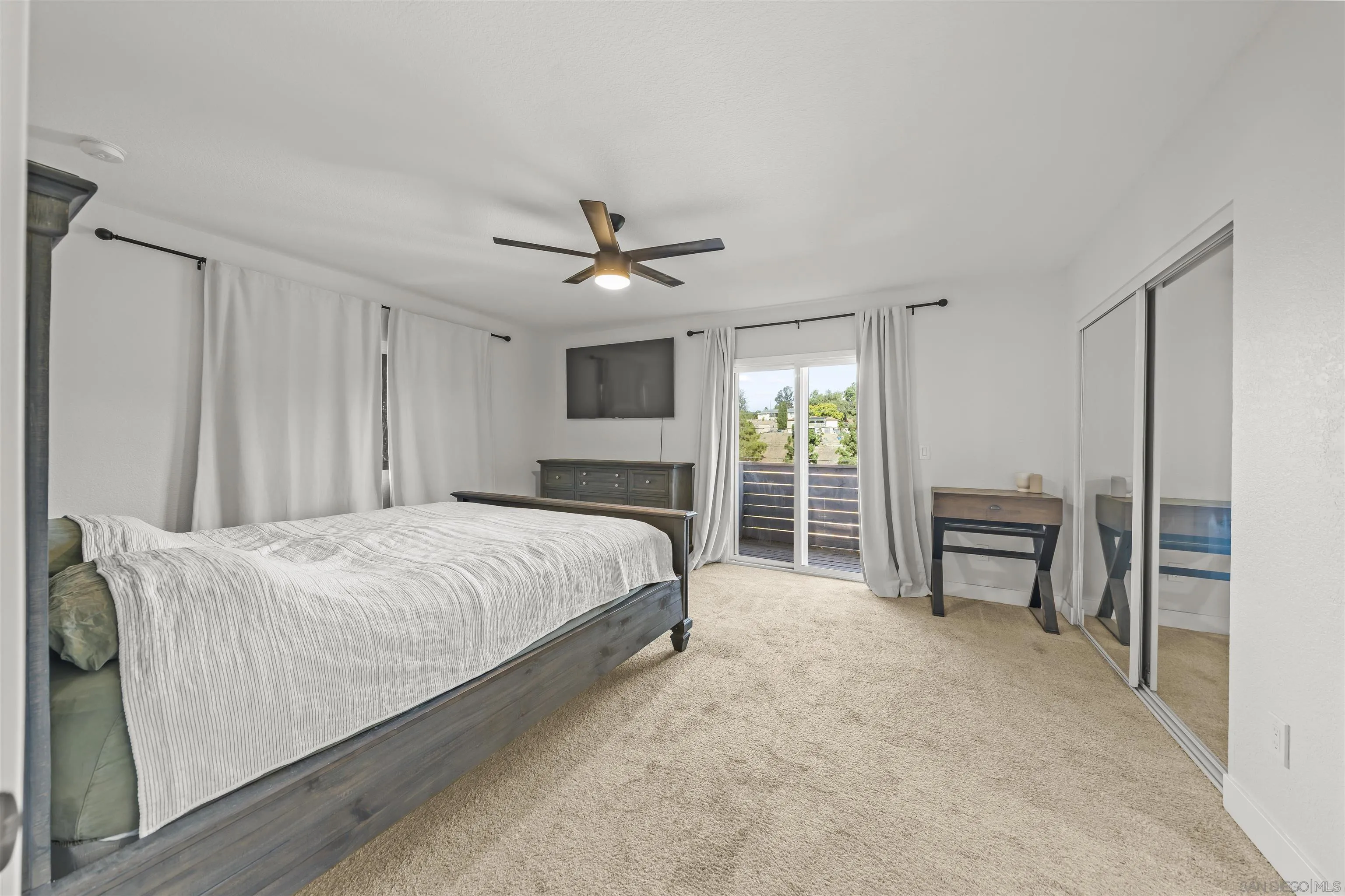 https://cdn.realtyfeed.com/cdn/127/250037843/6a567dae5fc9a7a75f3f50dae7b145c2.webp