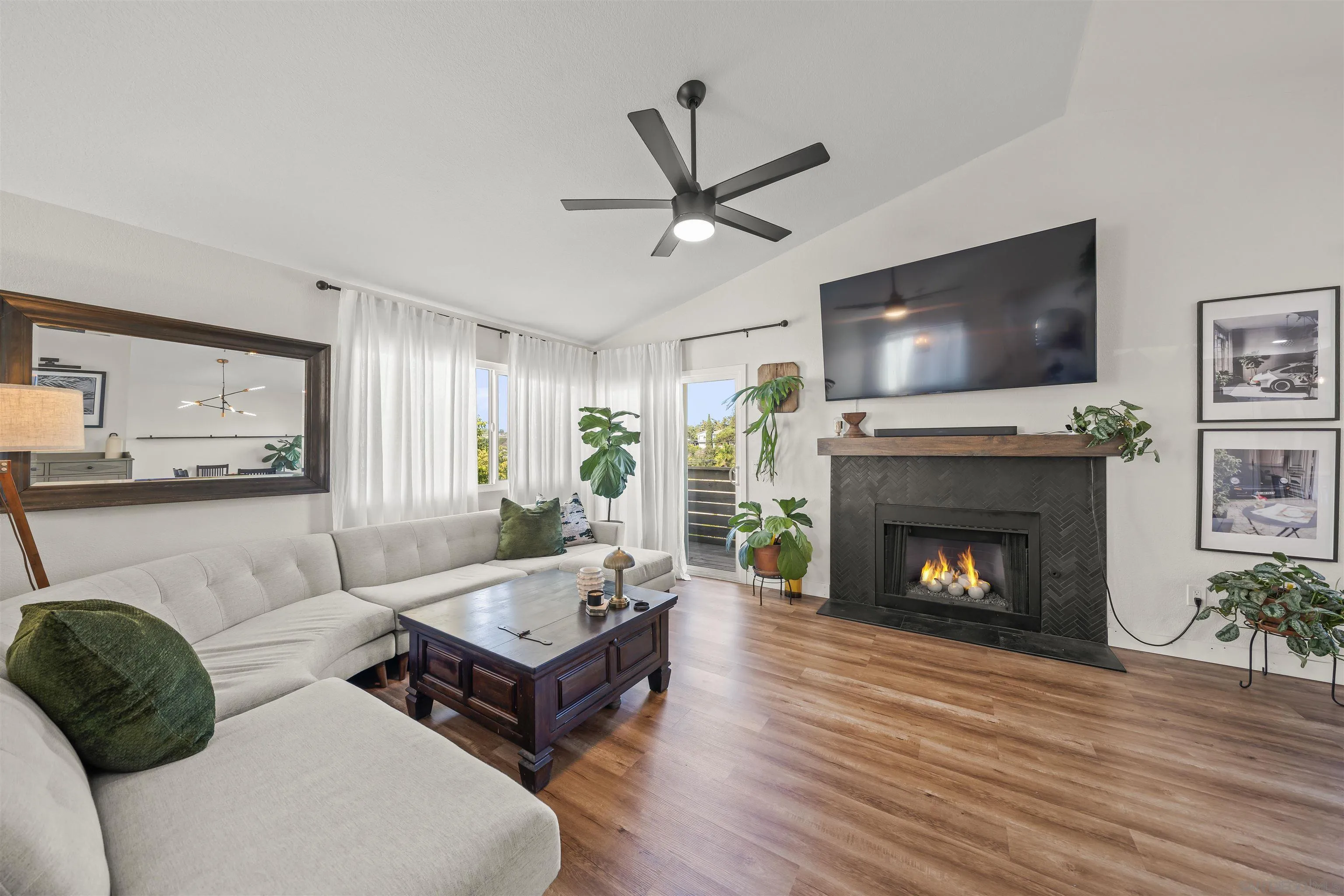 https://cdn.realtyfeed.com/cdn/127/250037843/708099eace30b6b197fd62020ed4d6dd.webp