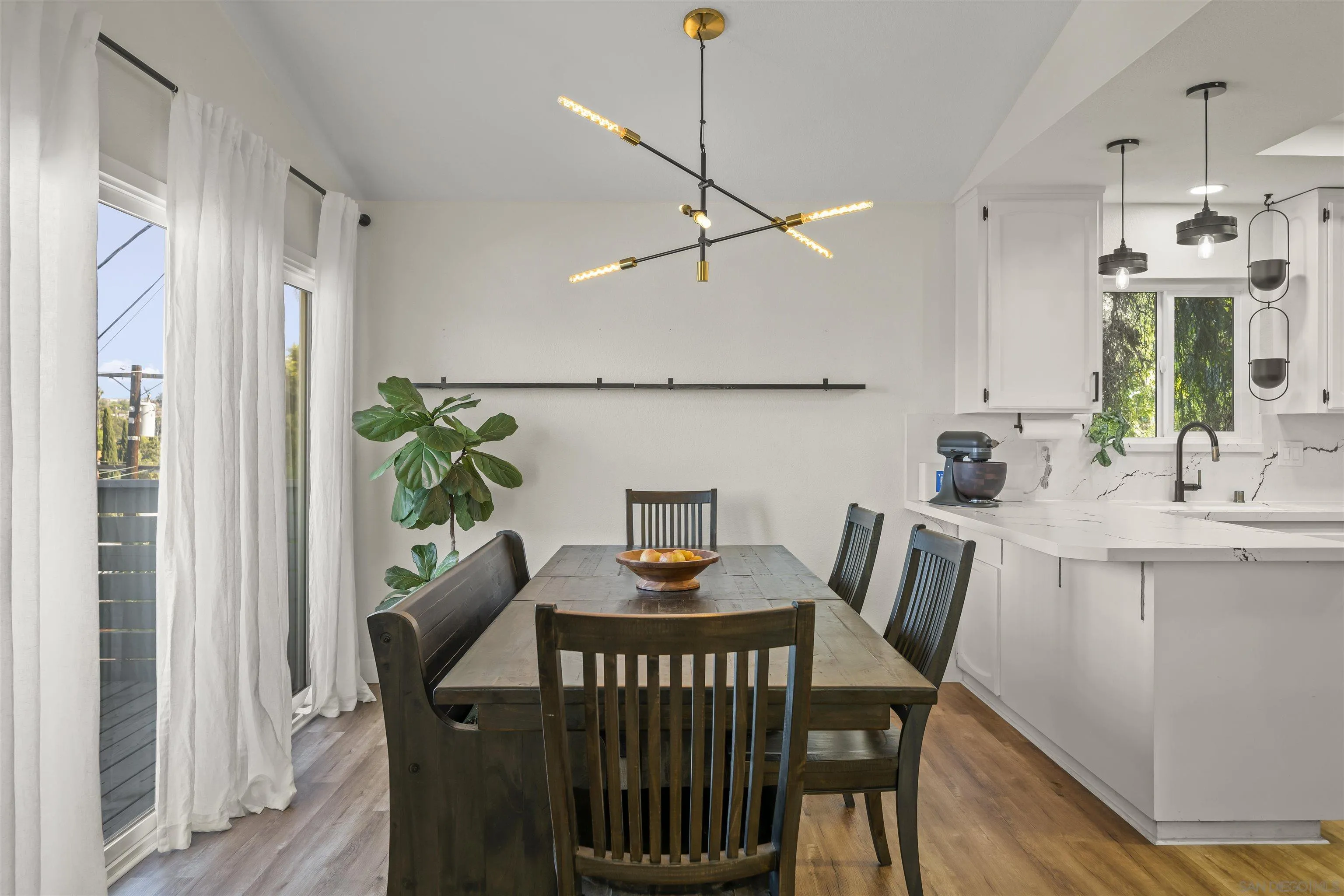https://cdn.realtyfeed.com/cdn/127/250037843/99fa60bbc21f6759a81c8b0451bd74ce.webp
