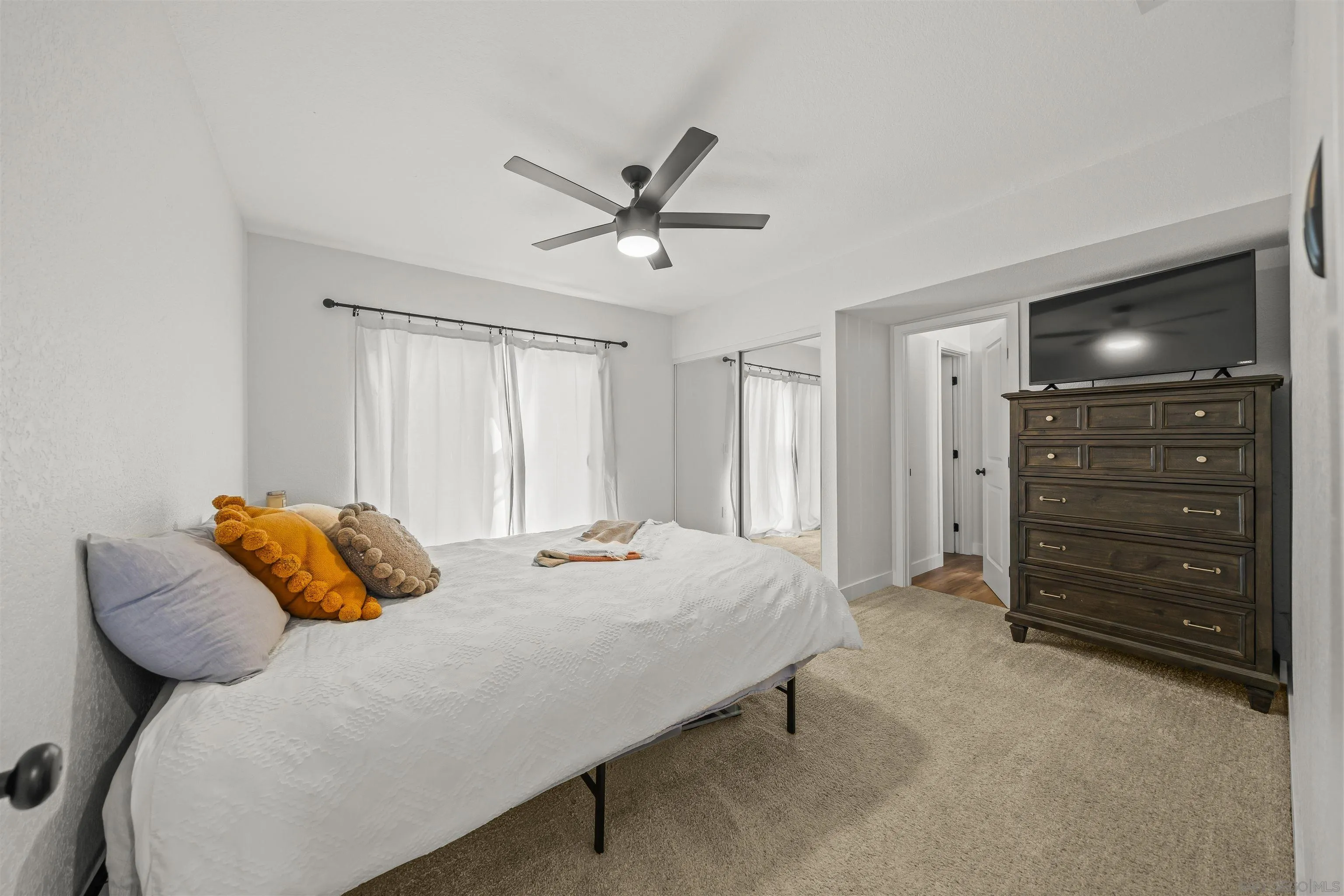 https://cdn.realtyfeed.com/cdn/127/250037843/a4d66fb151efc09dd43aa8a68efba9a2.webp