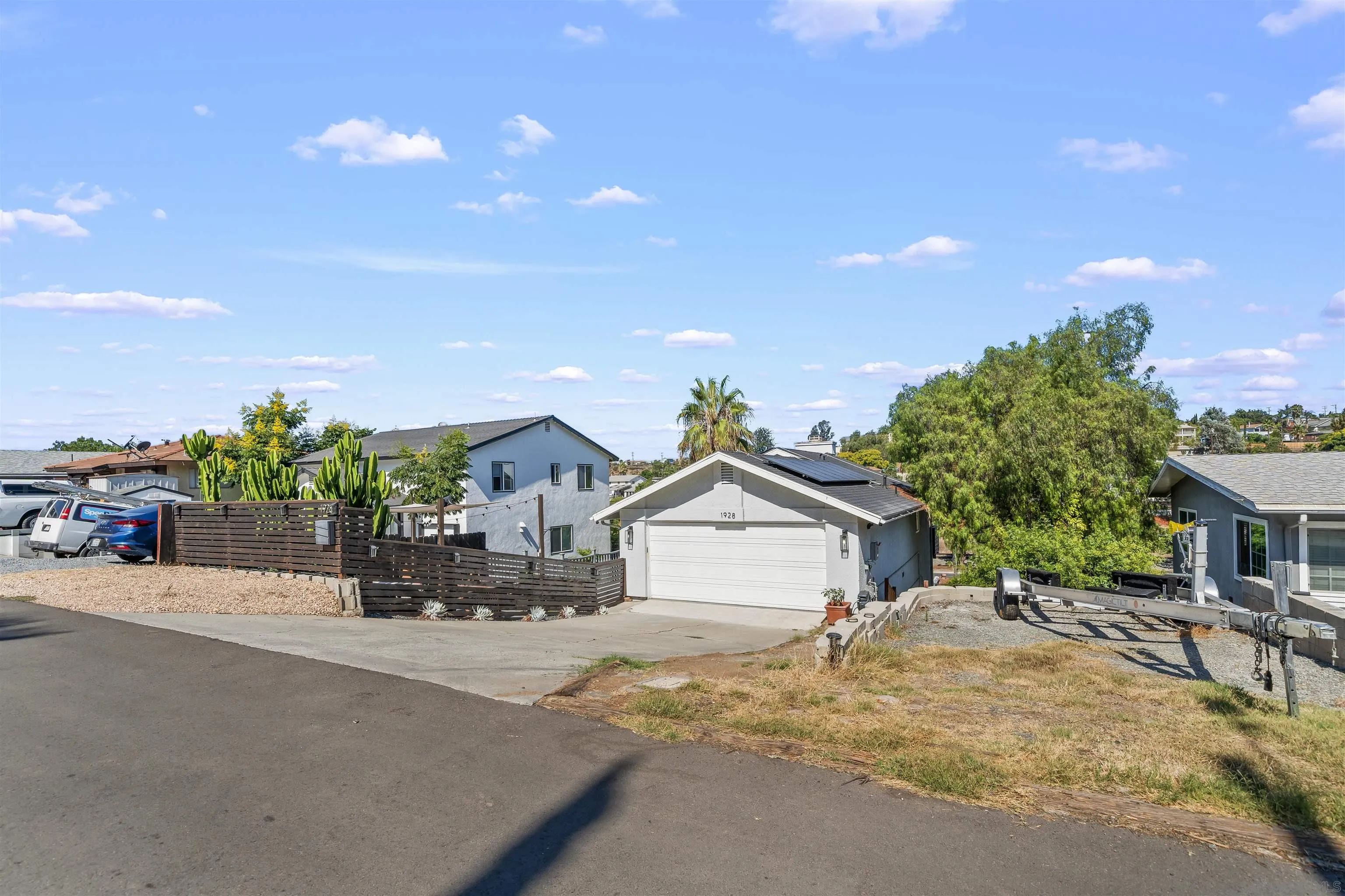 https://cdn.realtyfeed.com/cdn/127/250037843/c43319080166c6cb3d0fd11710482dcb.webp