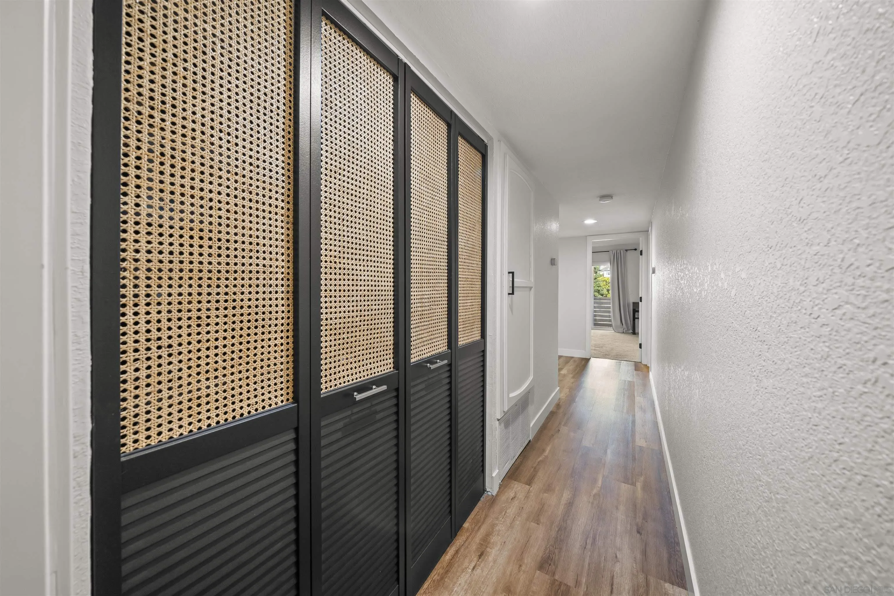 https://cdn.realtyfeed.com/cdn/127/250037843/ced3ba3f9a2784c38a6150df4be09503.webp