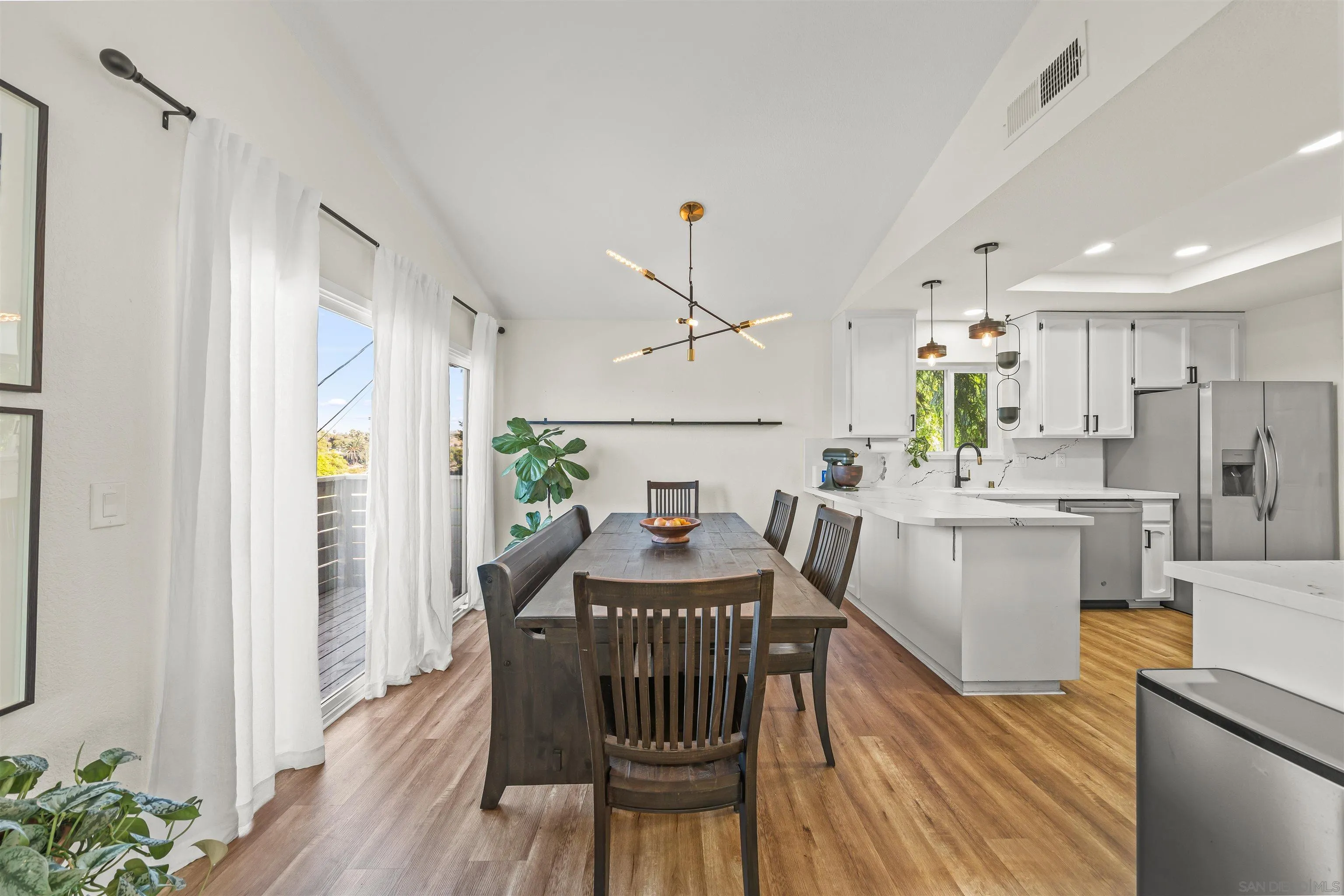 https://cdn.realtyfeed.com/cdn/127/250037843/ea4ea488583203551e53378d7ff26c7d.webp