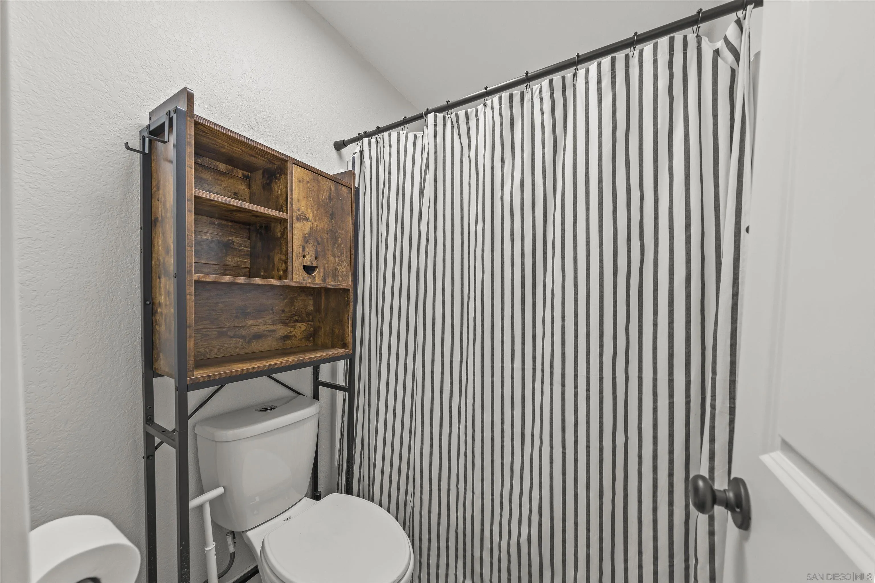 https://cdn.realtyfeed.com/cdn/127/250037843/fa1b84cb760b57383c9c780acbf6afad.webp