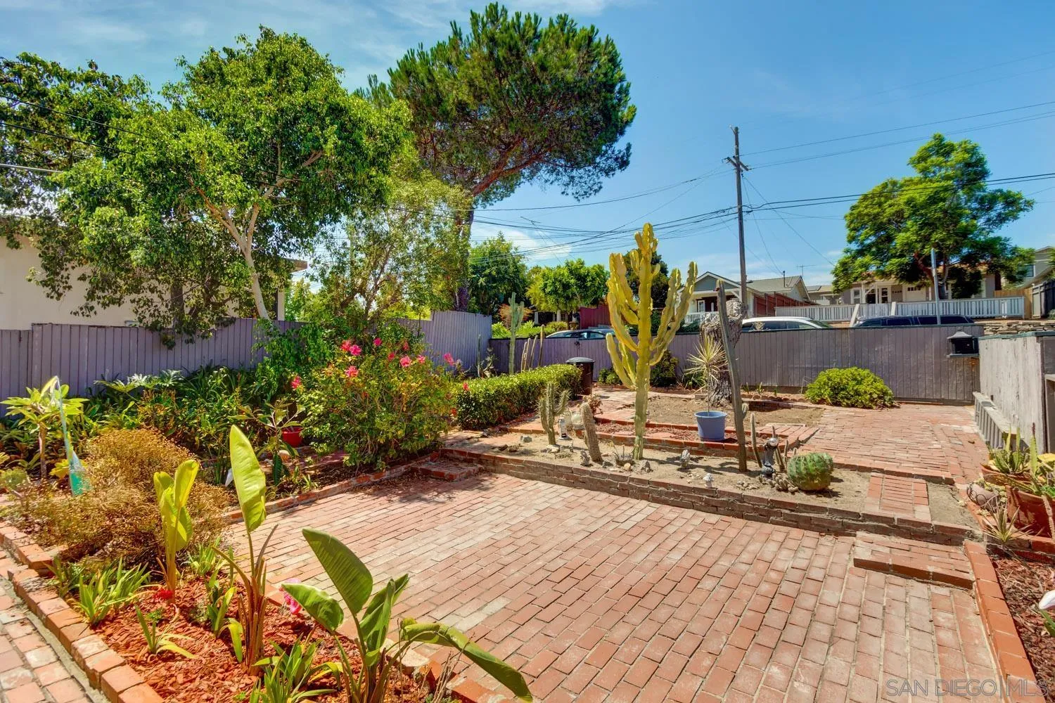 https://cdn.realtyfeed.com/cdn/127/250037844/b9468b1a20e690539c22b87eace55608.webp