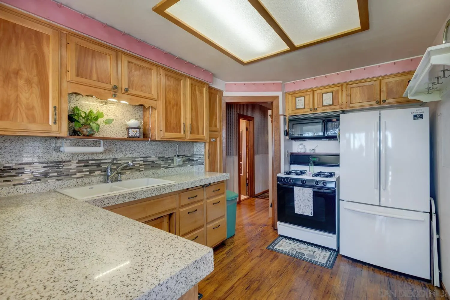 https://cdn.realtyfeed.com/cdn/127/250037844/d873e643a43c8a1e49c1580a179f4d22.webp
