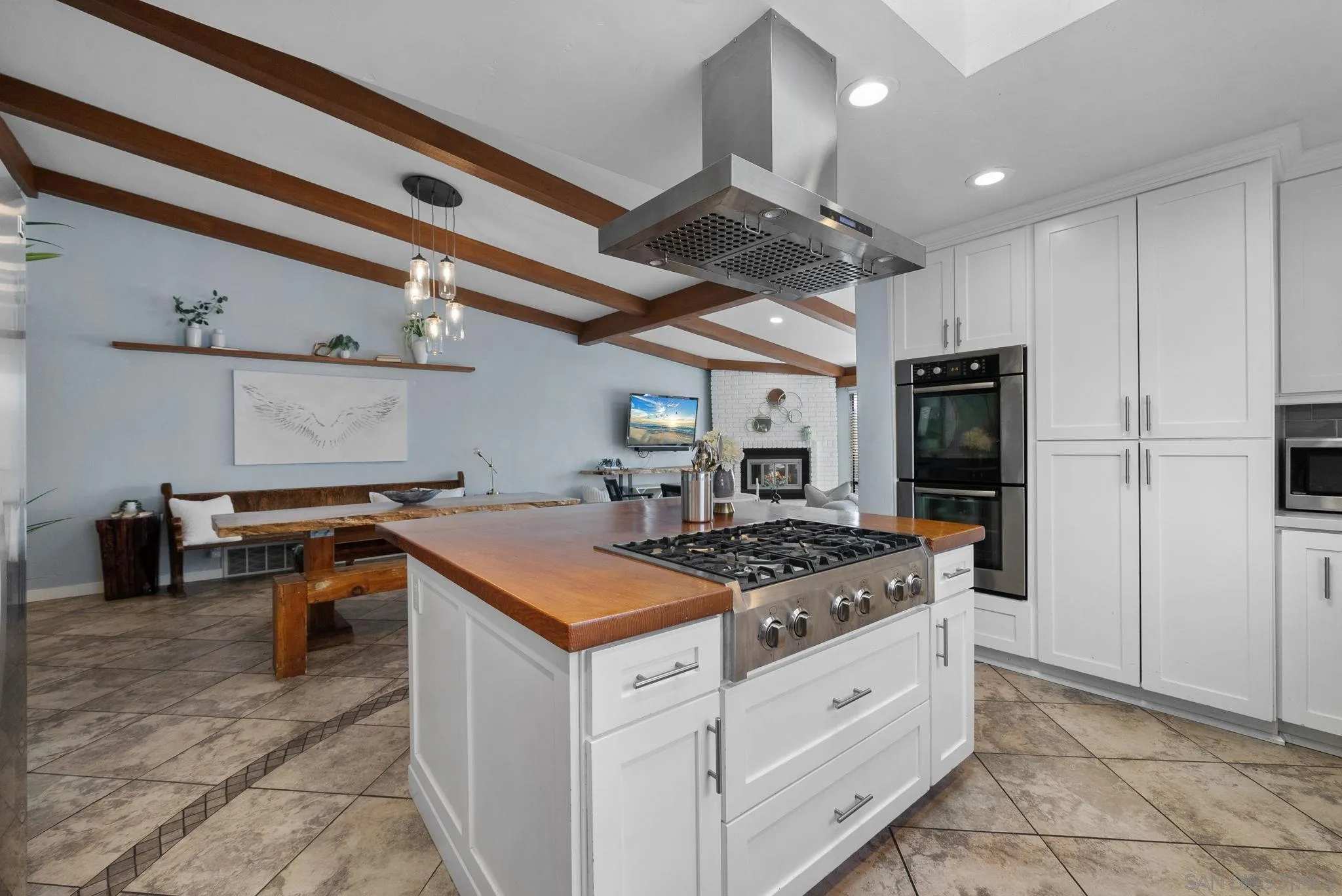 https://cdn.realtyfeed.com/cdn/127/250037847/db2b2c4abb8c685fe41c7fbc6127d6d9.webp