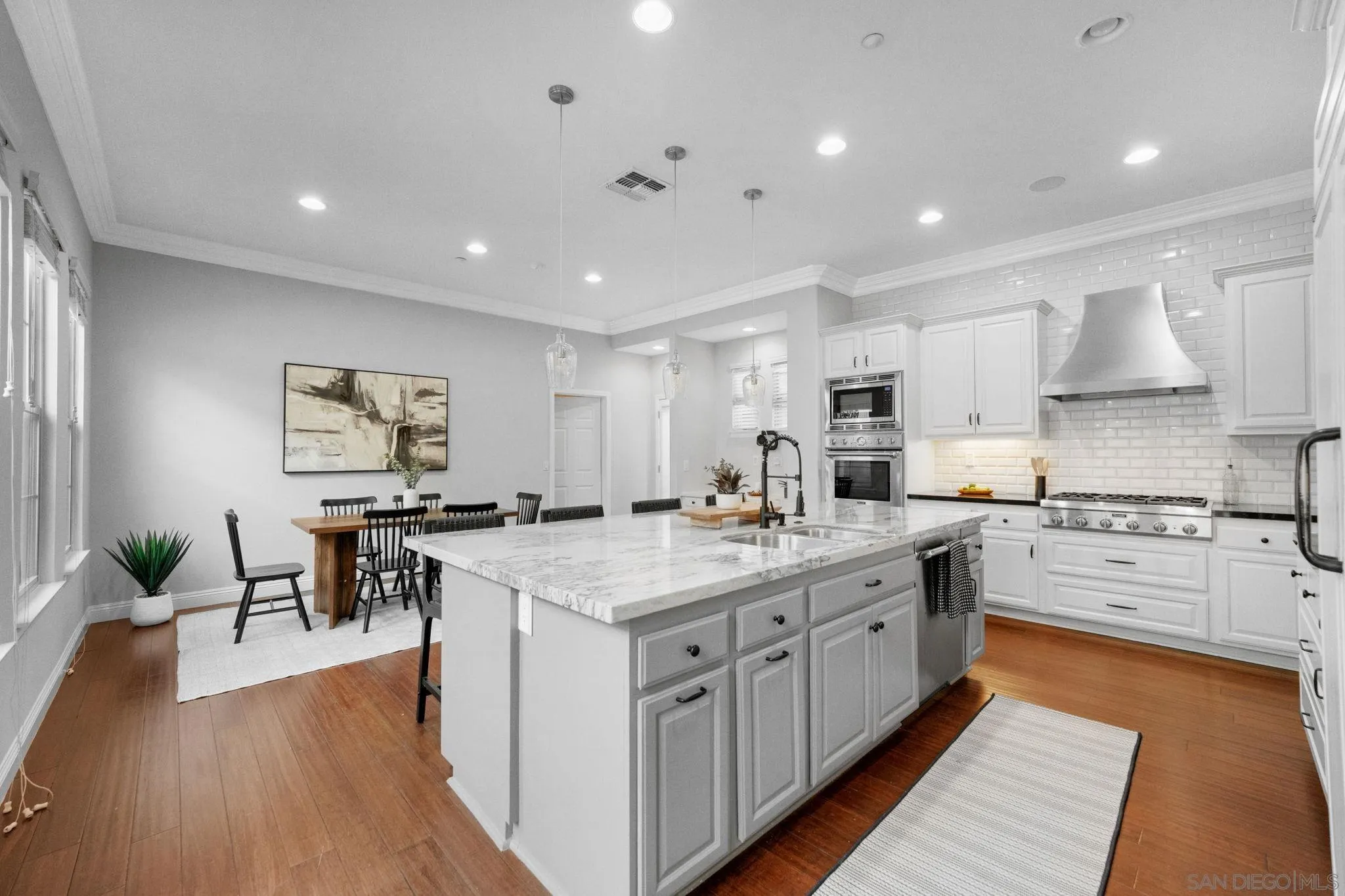 https://cdn.realtyfeed.com/cdn/127/250037848/7abda2e26ca4f6b26c3bb58e6d3a420c.webp