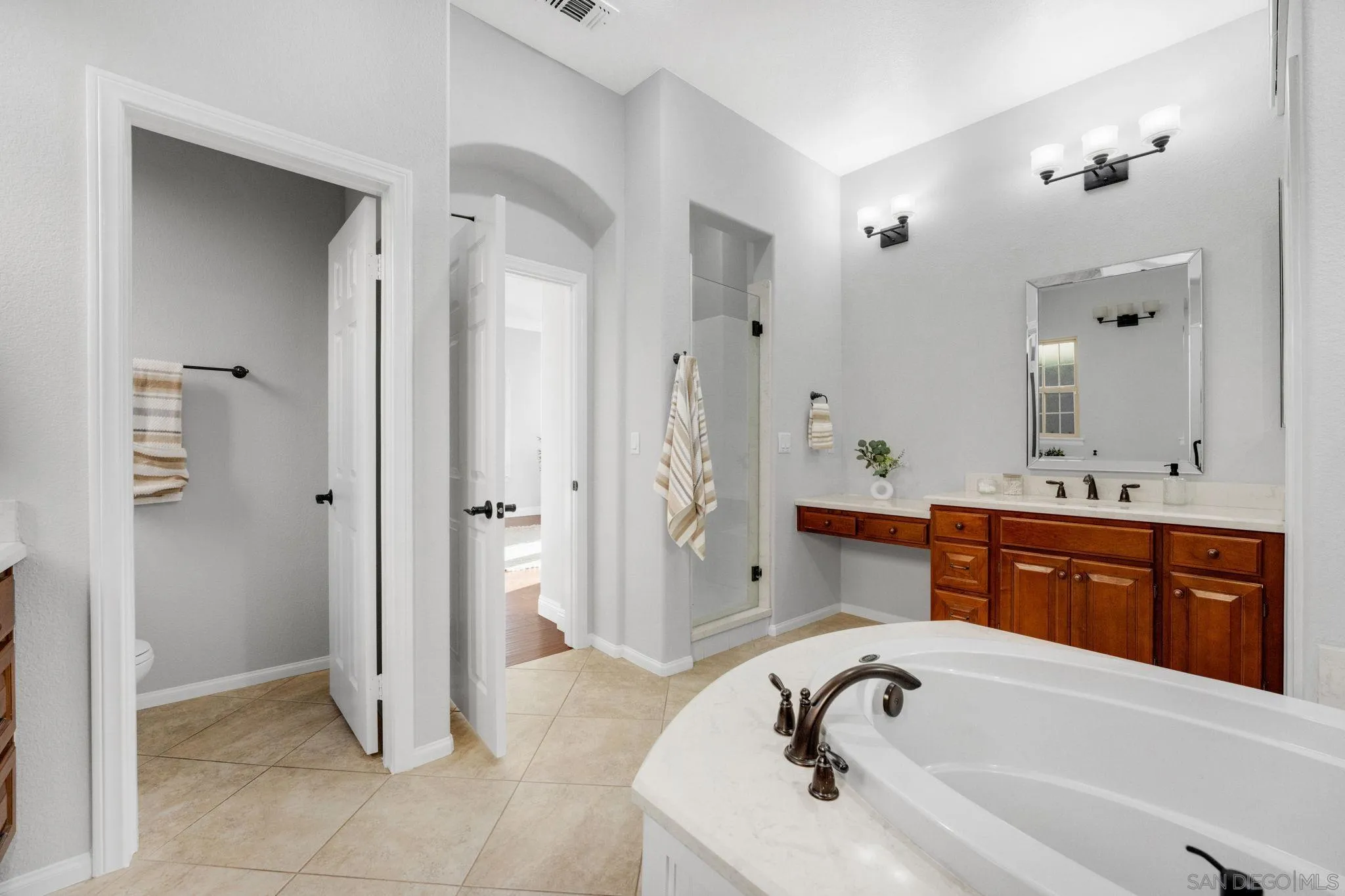 https://cdn.realtyfeed.com/cdn/127/250037848/aaca38861b987c570859fa9e34b328c4.webp