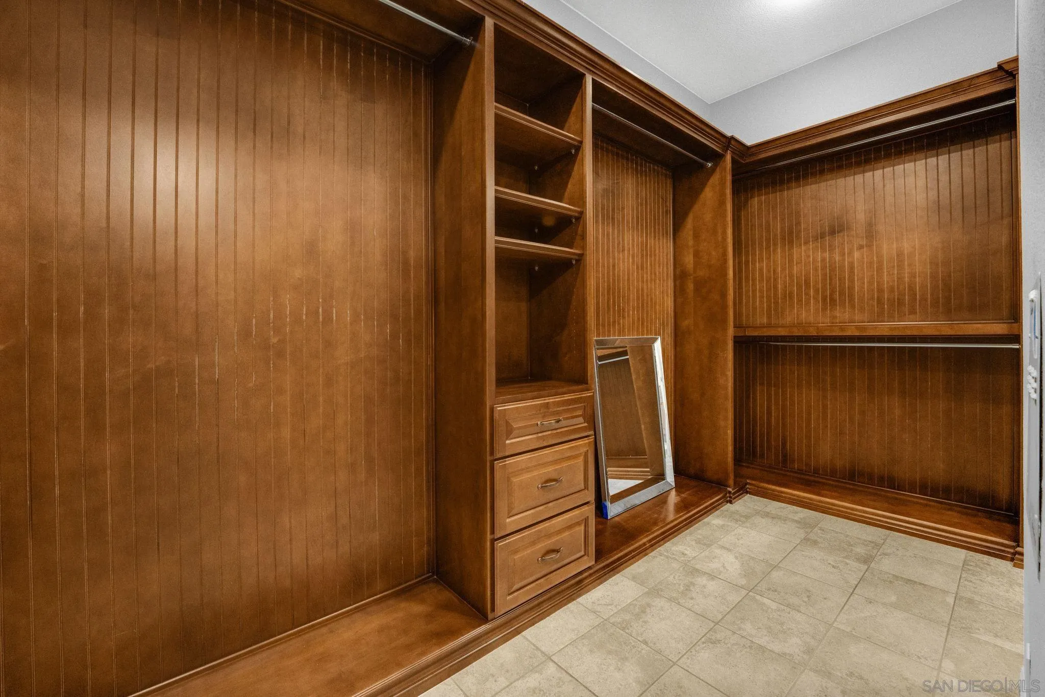 https://cdn.realtyfeed.com/cdn/127/250037848/b5330e02ff2ae7ed7c5ccbeb0a4a1e7f.webp