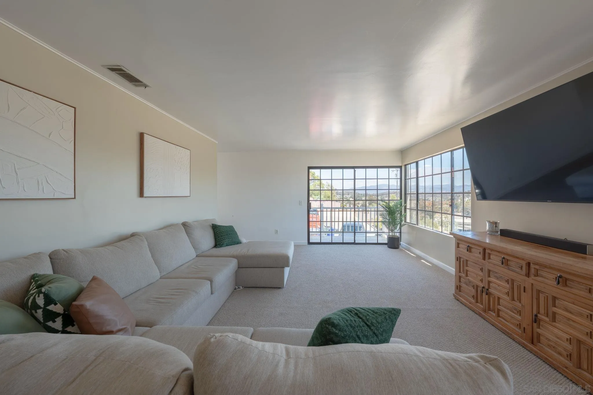 https://cdn.realtyfeed.com/cdn/127/250037854/2cbfeb9a2d559705b41993ed8978d651.webp