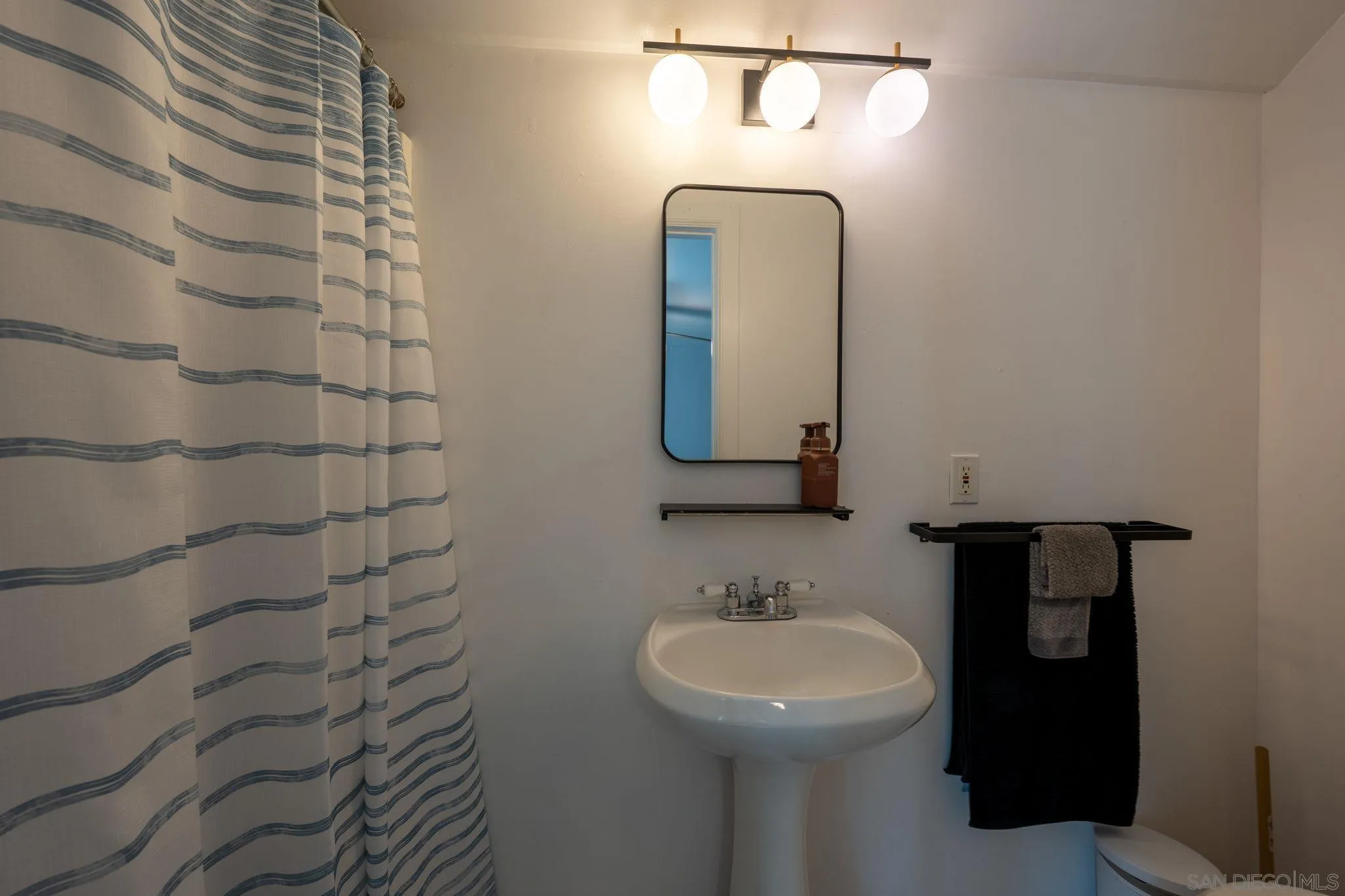 https://cdn.realtyfeed.com/cdn/127/250037854/3417ef45f75a1a09b8c7b9b71a2b1521.webp