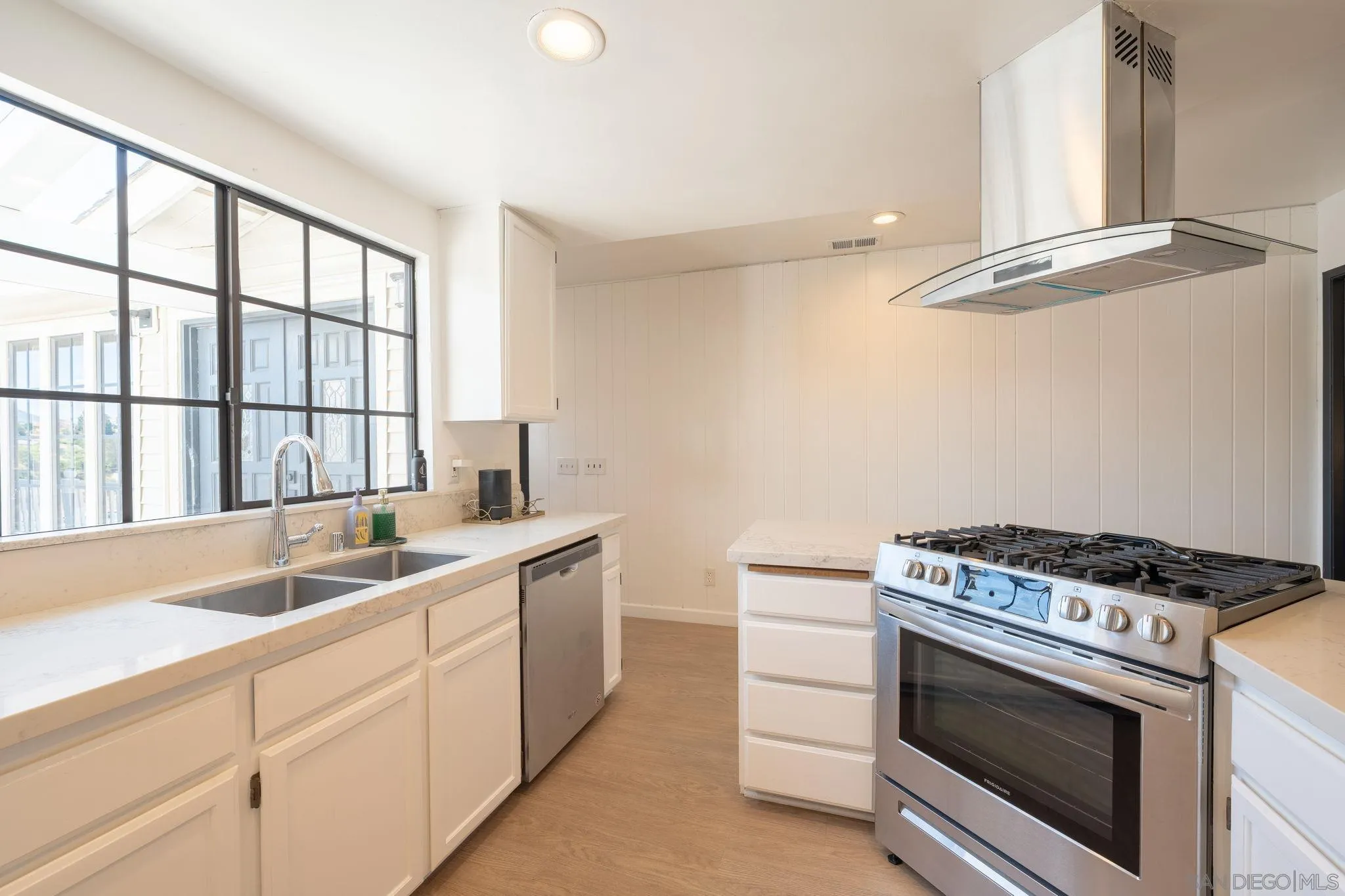 https://cdn.realtyfeed.com/cdn/127/250037854/9225664e33df4ad17e8413ebbe07f98d.webp