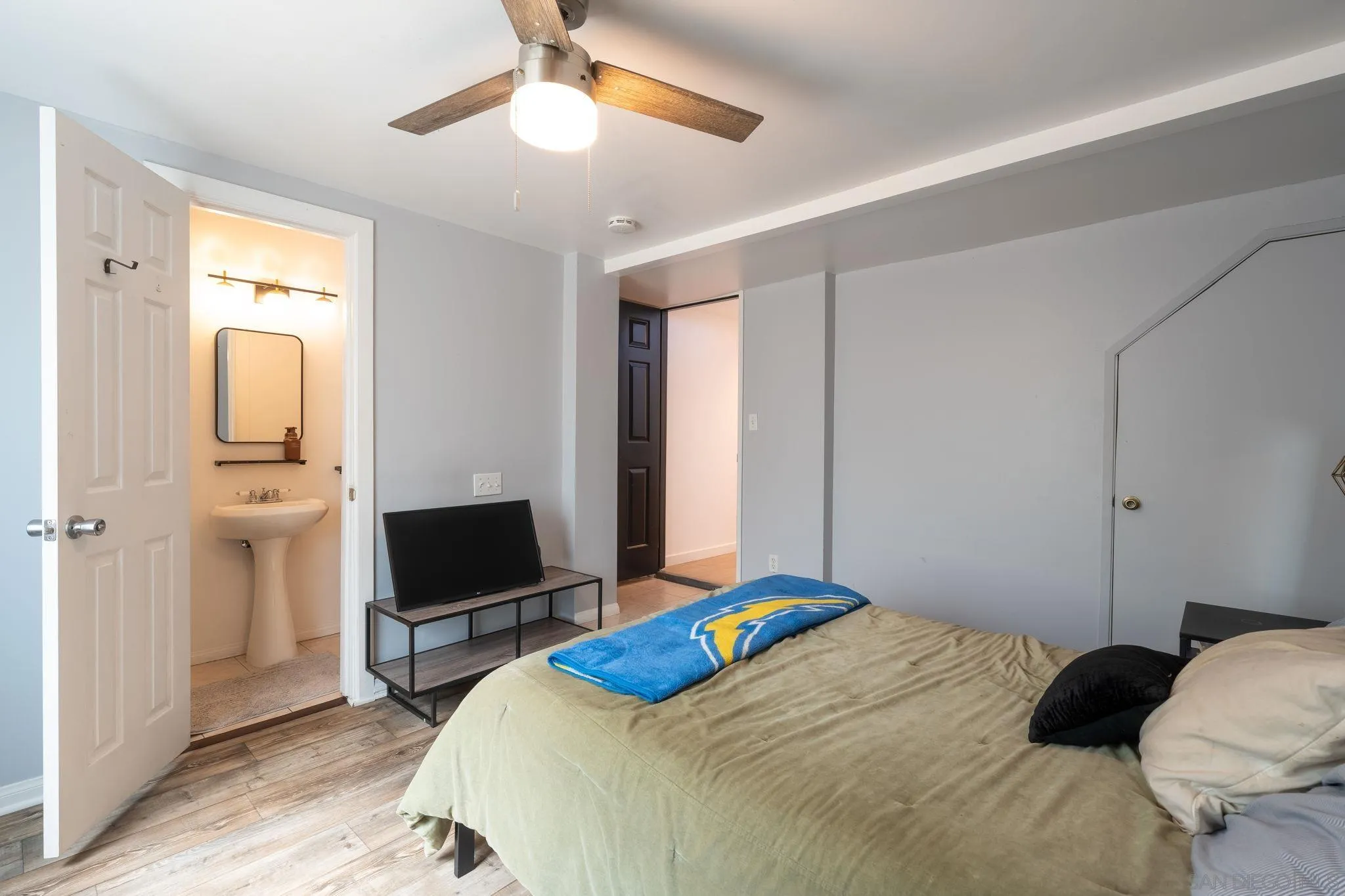 https://cdn.realtyfeed.com/cdn/127/250037854/d4545cdf7761e1aa242c27d12e8efaa5.webp