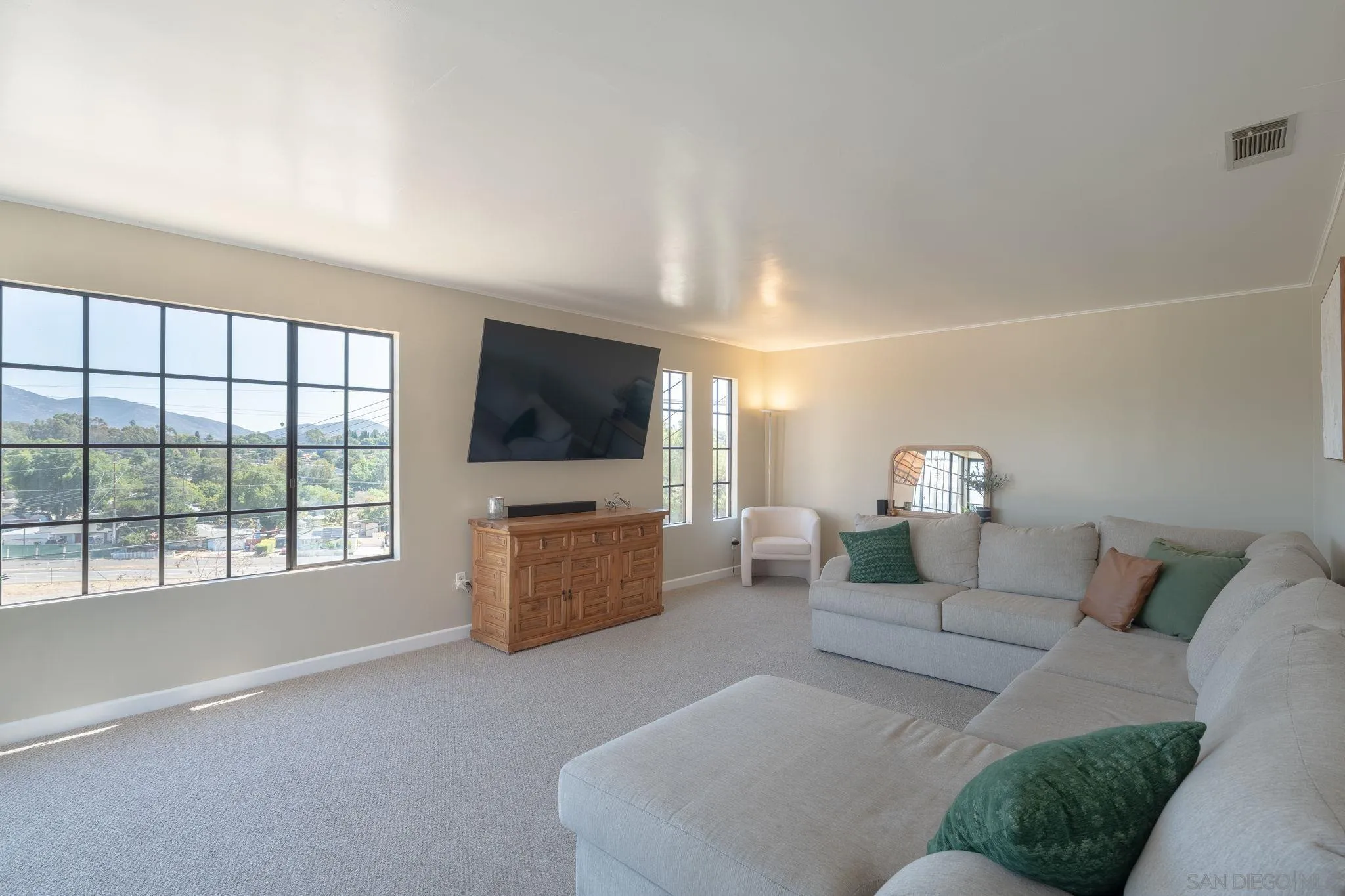 https://cdn.realtyfeed.com/cdn/127/250037854/f7be64d5ef592eb7f1cd4e839a2f6371.webp