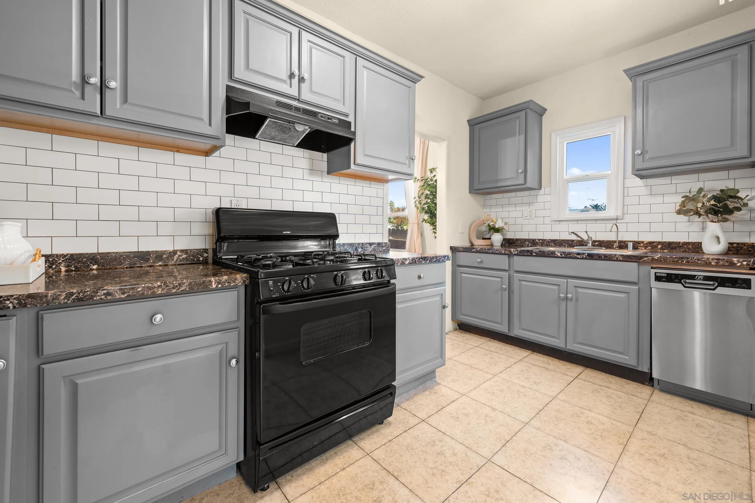 https://cdn.realtyfeed.com/cdn/127/250037866/2b840496ec48f0961850373497c6ee09.webp