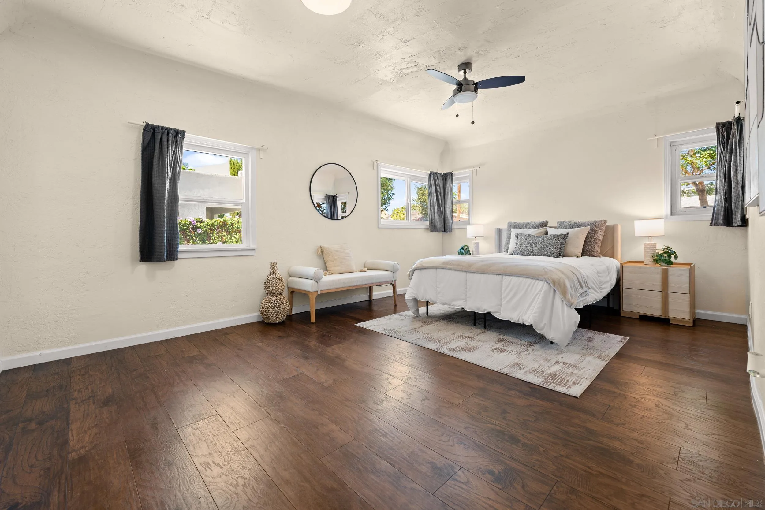 https://cdn.realtyfeed.com/cdn/127/250037866/a85bfd051ee1b7590daace6824ad6398.webp