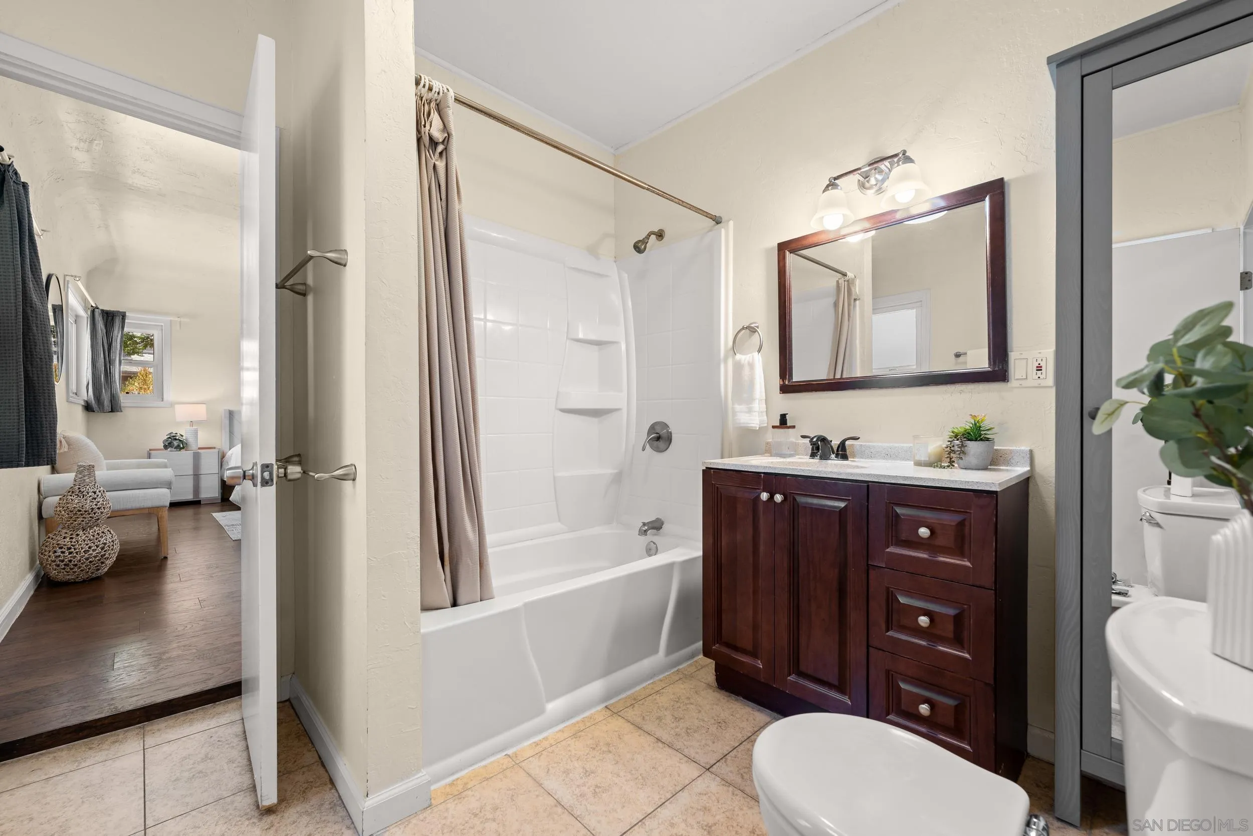 https://cdn.realtyfeed.com/cdn/127/250037866/e666021a0dd14cd3c237ab374816ade7.webp