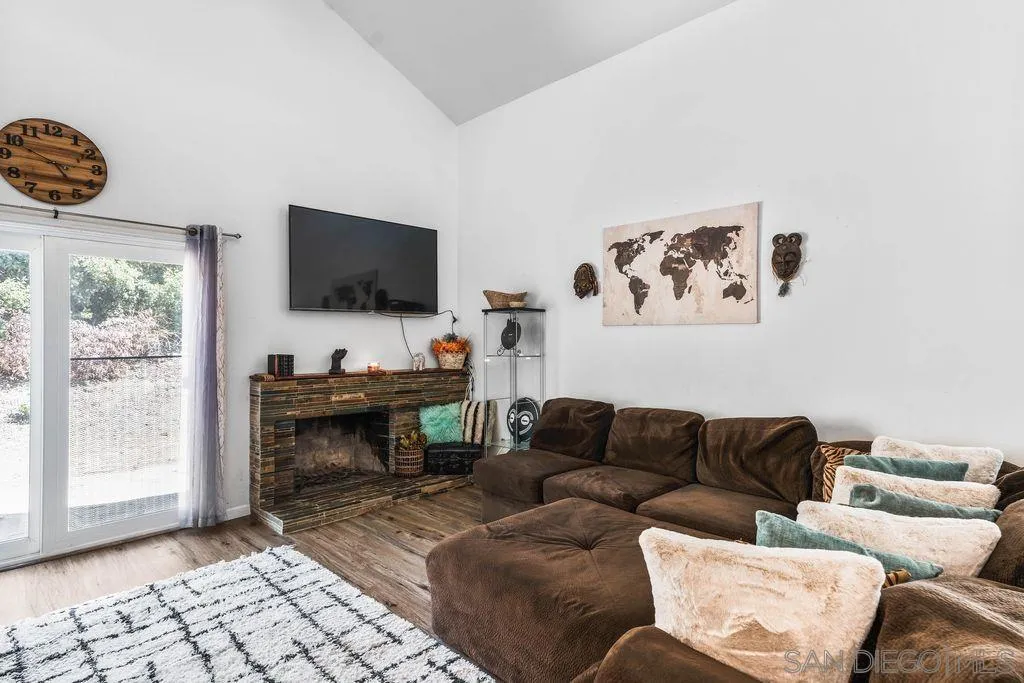 https://cdn.realtyfeed.com/cdn/127/250037869/13f0fec3dd45c0ce6a3820a8a1d48d8c.webp