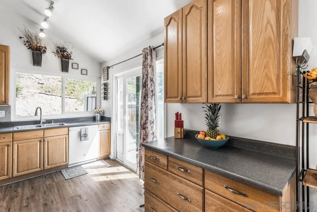 https://cdn.realtyfeed.com/cdn/127/250037869/a73fe9ef7fa0e59495764e7ae556d731.webp