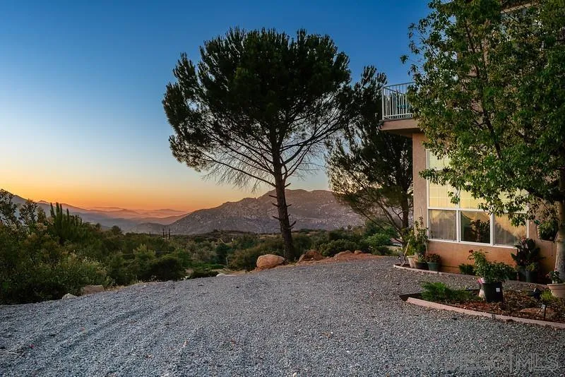 https://cdn.realtyfeed.com/cdn/127/250037872/91b51f8109d53f87418c5789fe60225b.webp