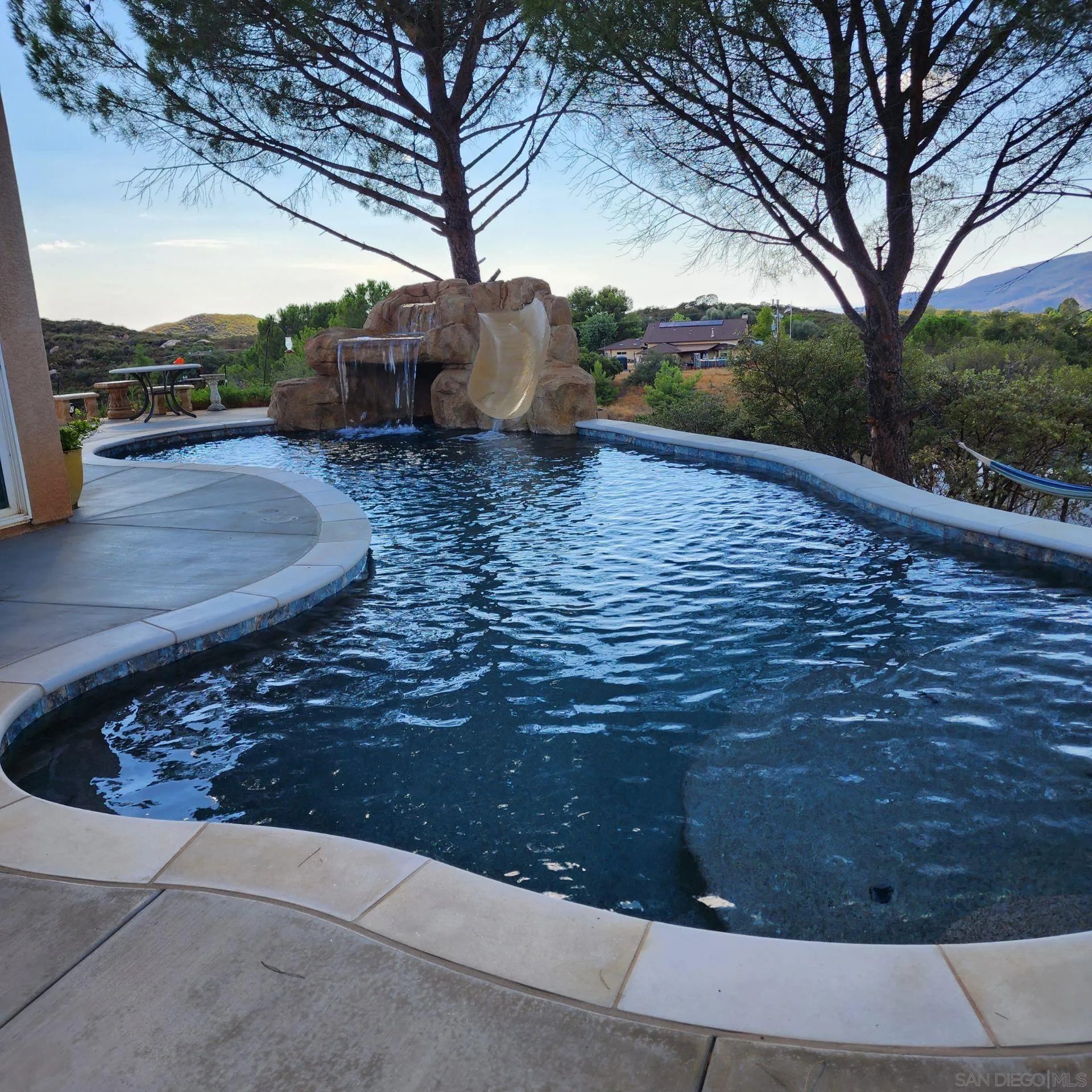 https://cdn.realtyfeed.com/cdn/127/250037872/eda426532e3cccc0418f7c8e88bcc542.webp