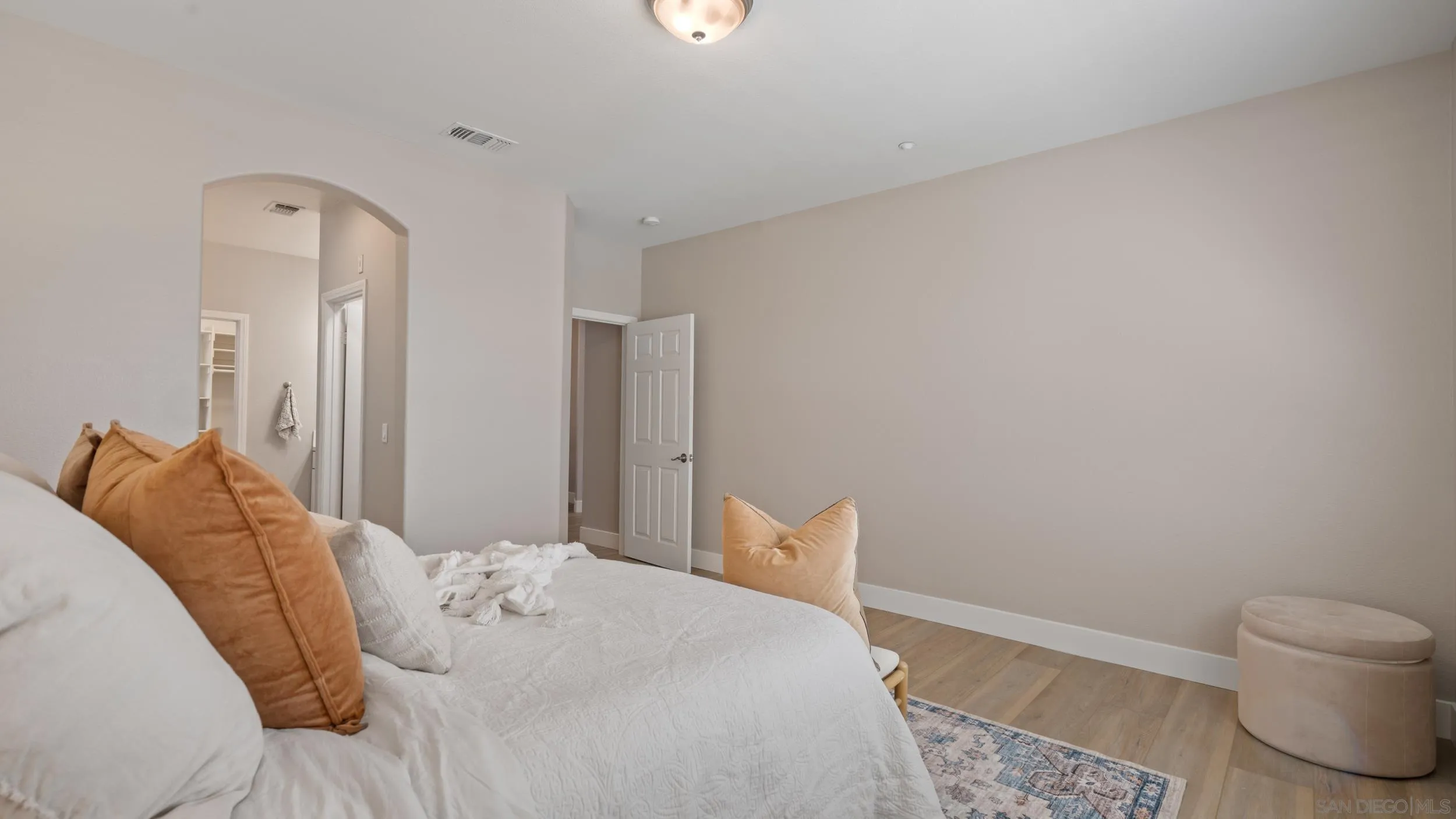 https://cdn.realtyfeed.com/cdn/127/250037874/1d90d2e1eadaf53b7d41057bba06ff97.webp