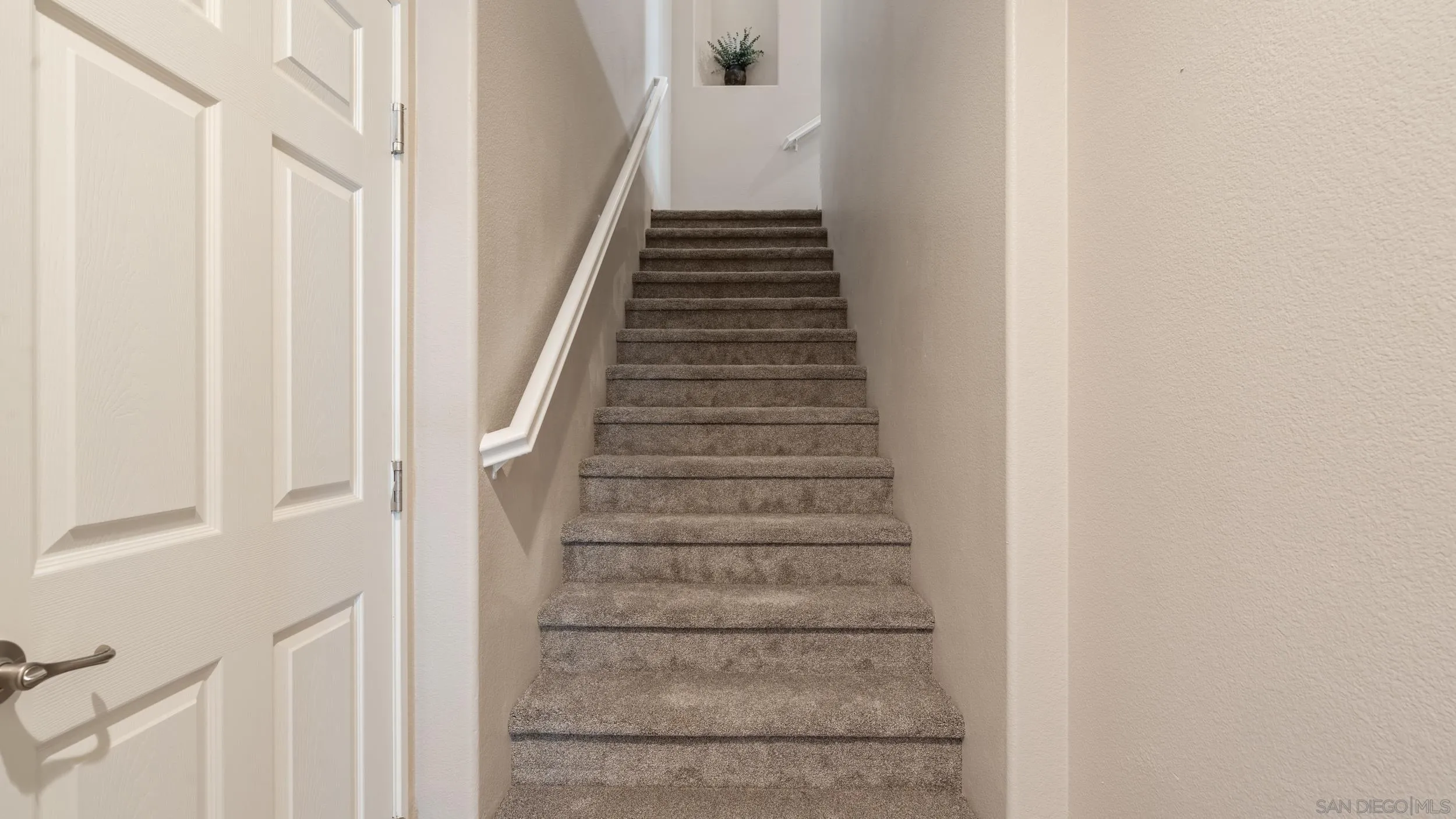 https://cdn.realtyfeed.com/cdn/127/250037874/36e7895cef221021bfbd9cb3ae5590e0.webp