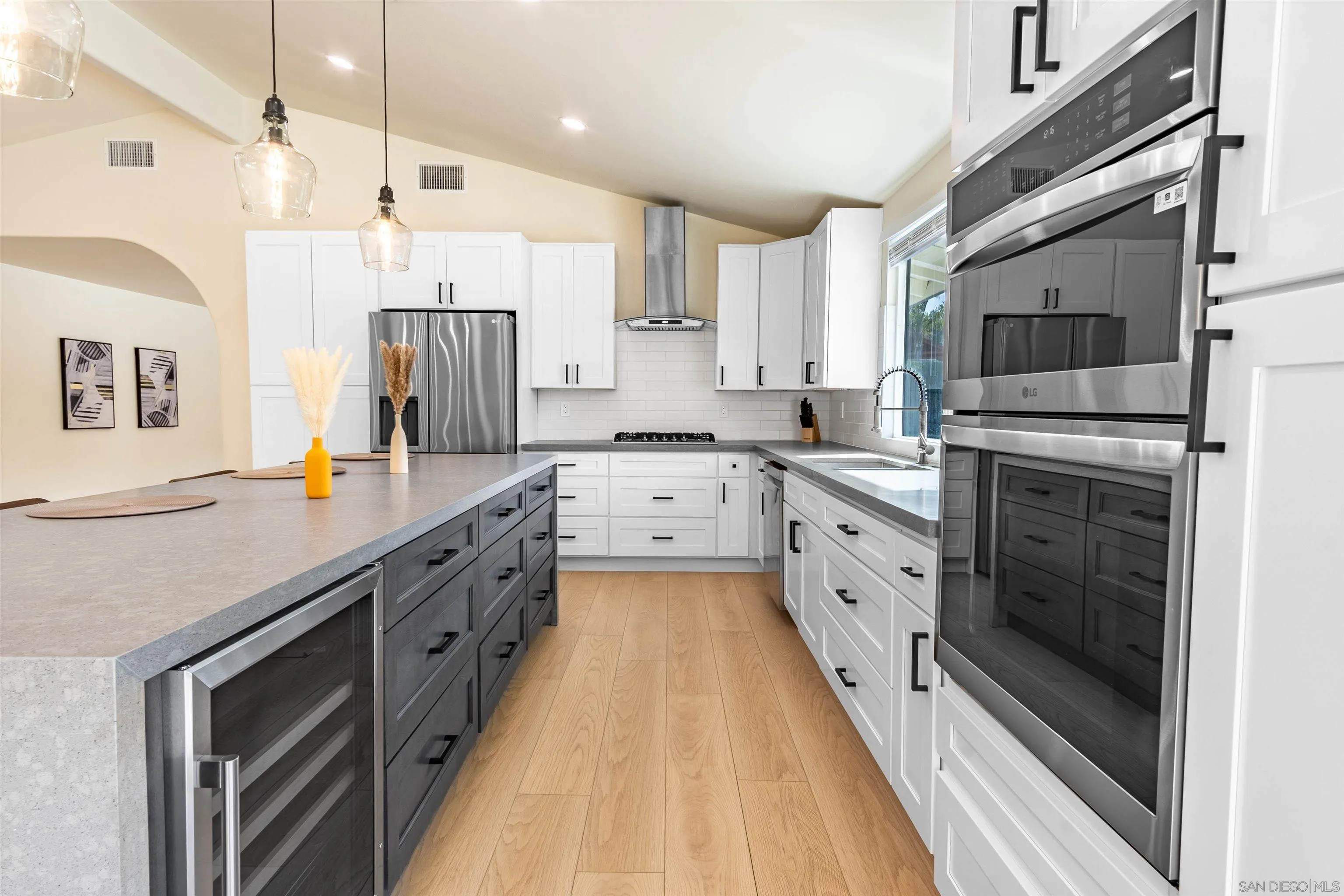 https://cdn.realtyfeed.com/cdn/127/250037877/085c34170478e1e985879789bfd27836.webp