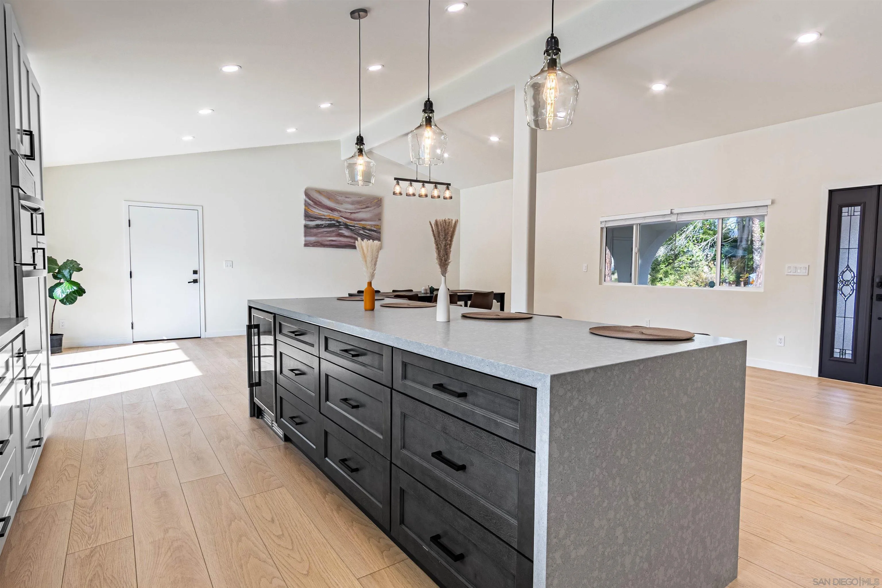 https://cdn.realtyfeed.com/cdn/127/250037877/1e3e8dc00e4873db2e110bb6cf58bdef.webp