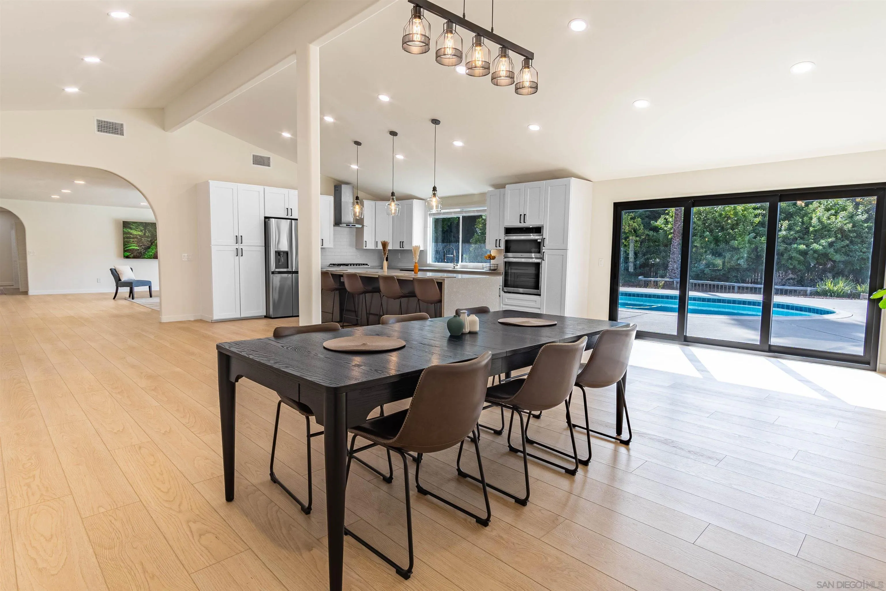 https://cdn.realtyfeed.com/cdn/127/250037877/3aec949604eca459e696837a55dc5a5e.webp