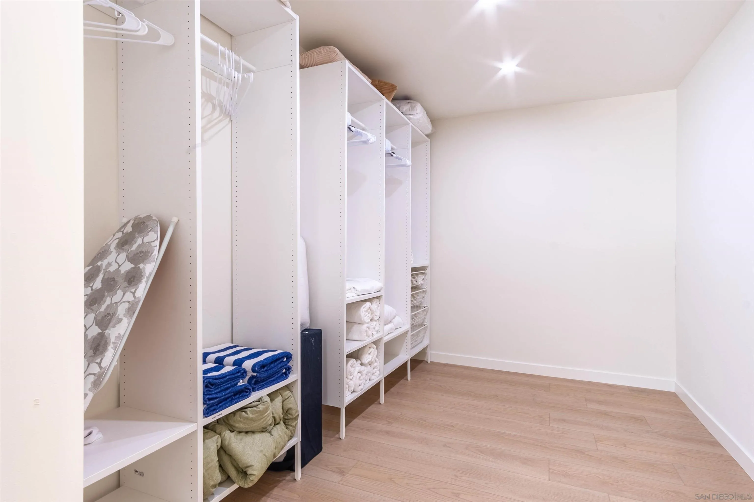 https://cdn.realtyfeed.com/cdn/127/250037877/58dec03a4efd8a0653ec177931f0a1b8.webp