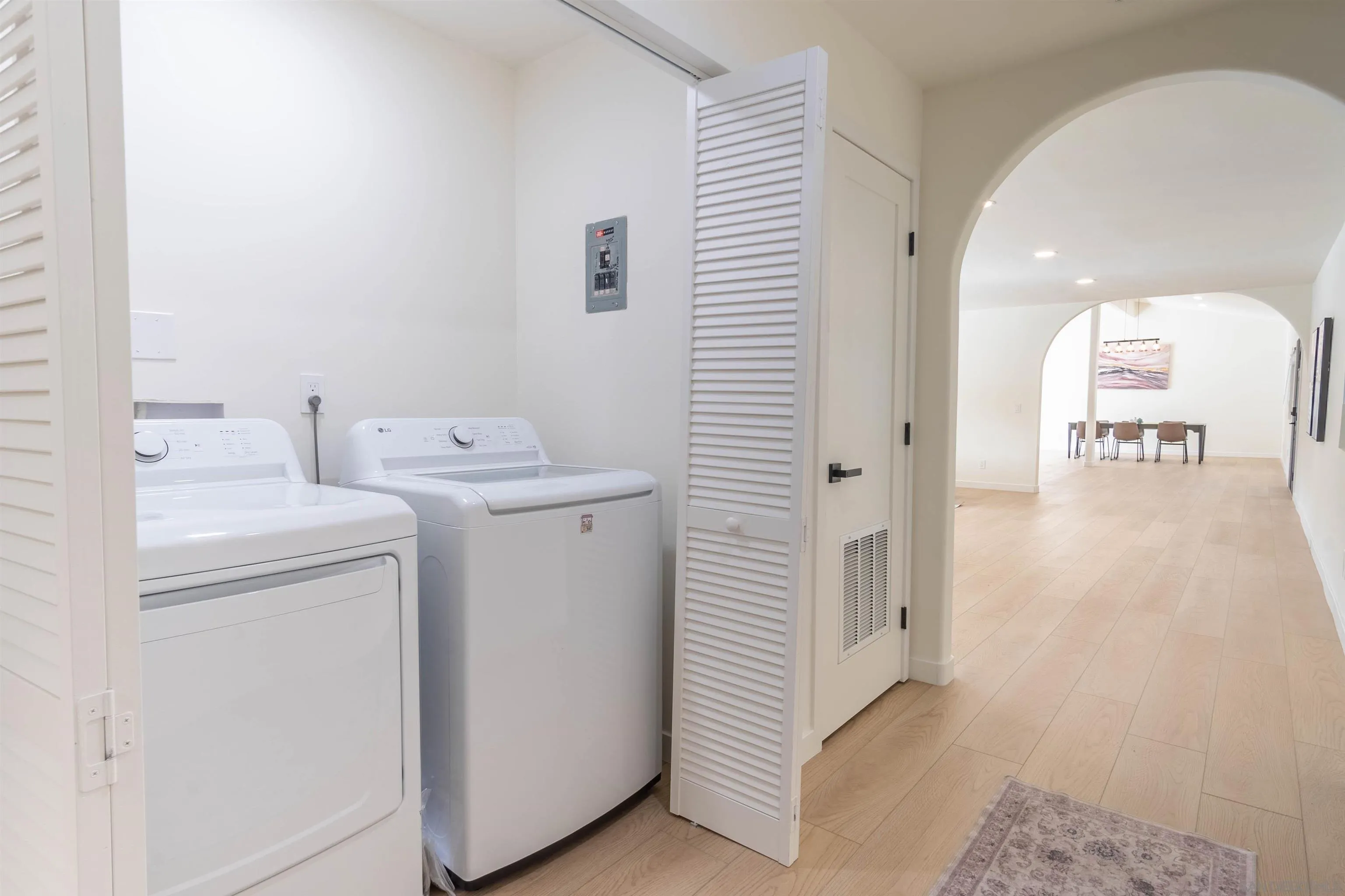 https://cdn.realtyfeed.com/cdn/127/250037877/5af0e52ec7ab2a92d958cdc5318624c3.webp