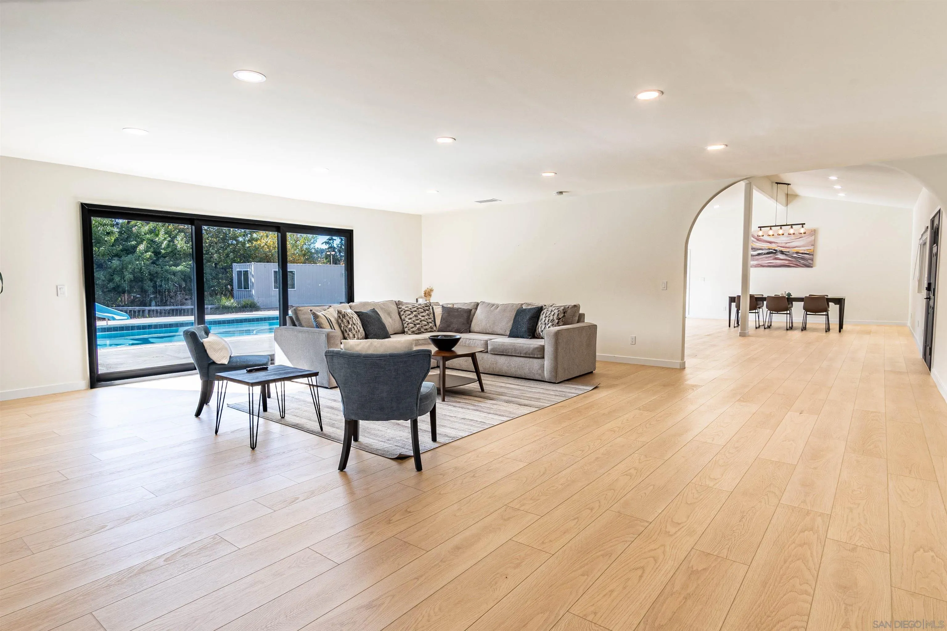 https://cdn.realtyfeed.com/cdn/127/250037877/807dde8ee29f6ef8afc94744b3cb05e1.webp