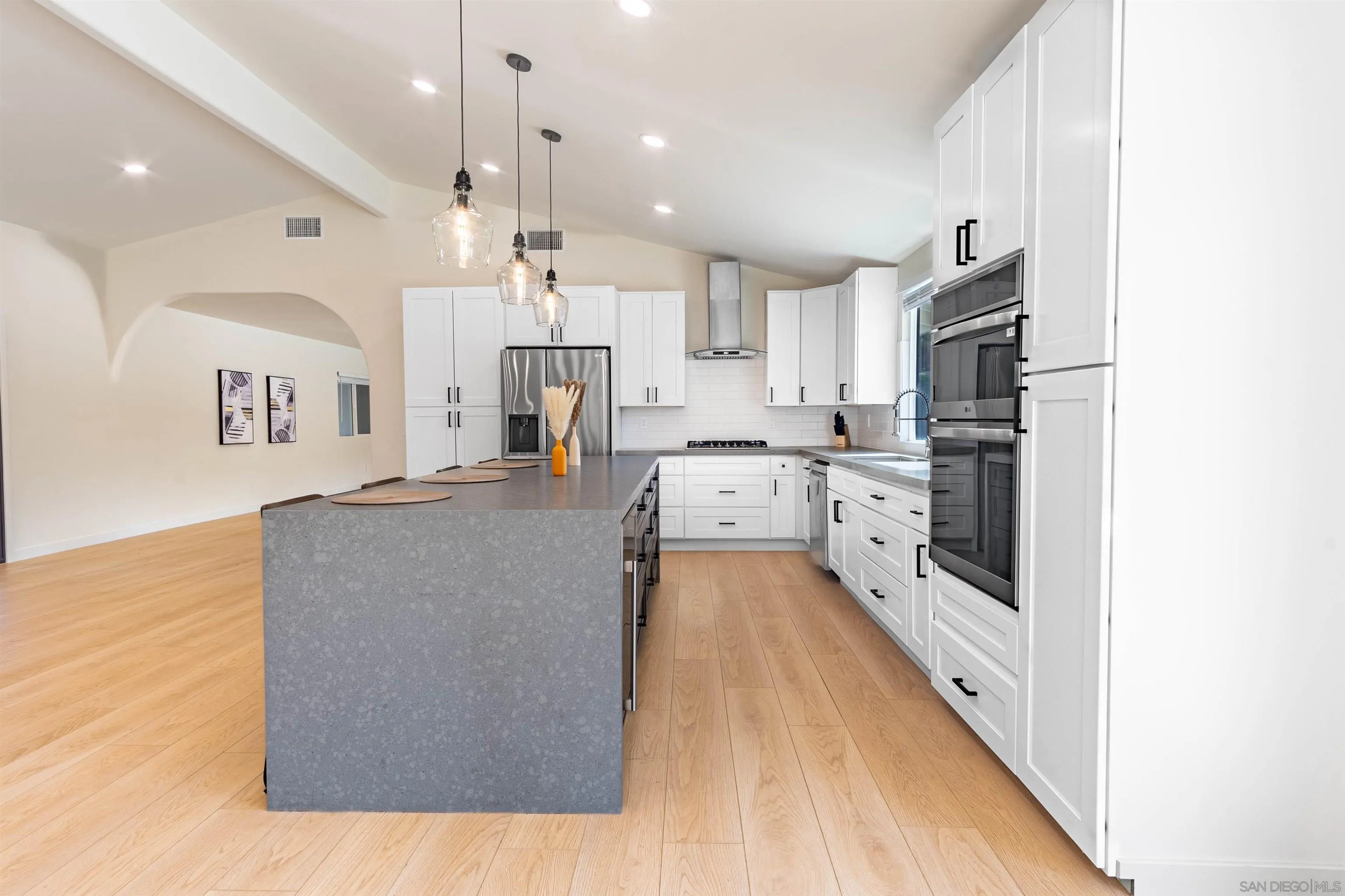 https://cdn.realtyfeed.com/cdn/127/250037877/92915e1e777ee35affdc4e5d1bf66216.webp