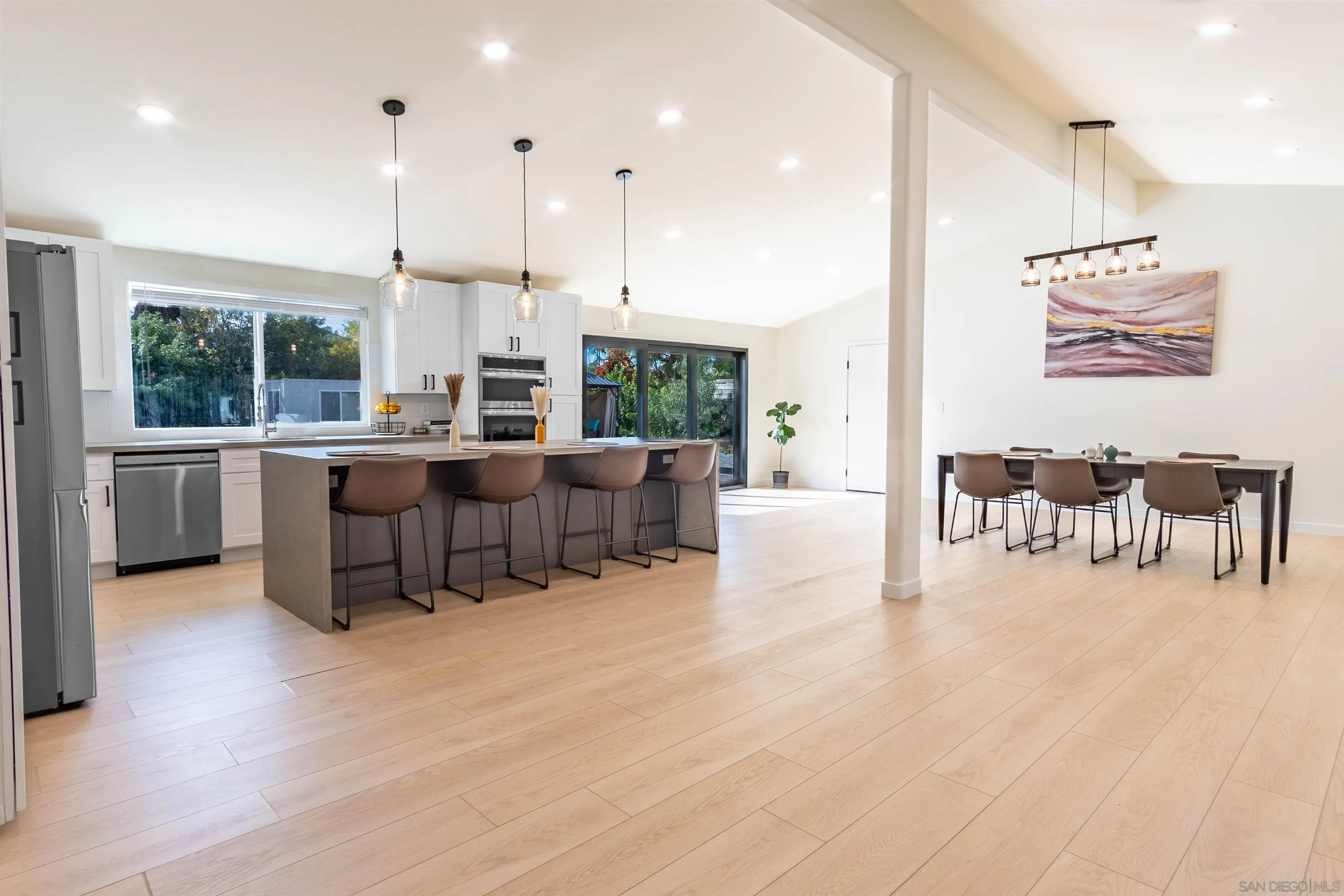 https://cdn.realtyfeed.com/cdn/127/250037877/956571322a5e16d55cd5c62ab914c283.webp