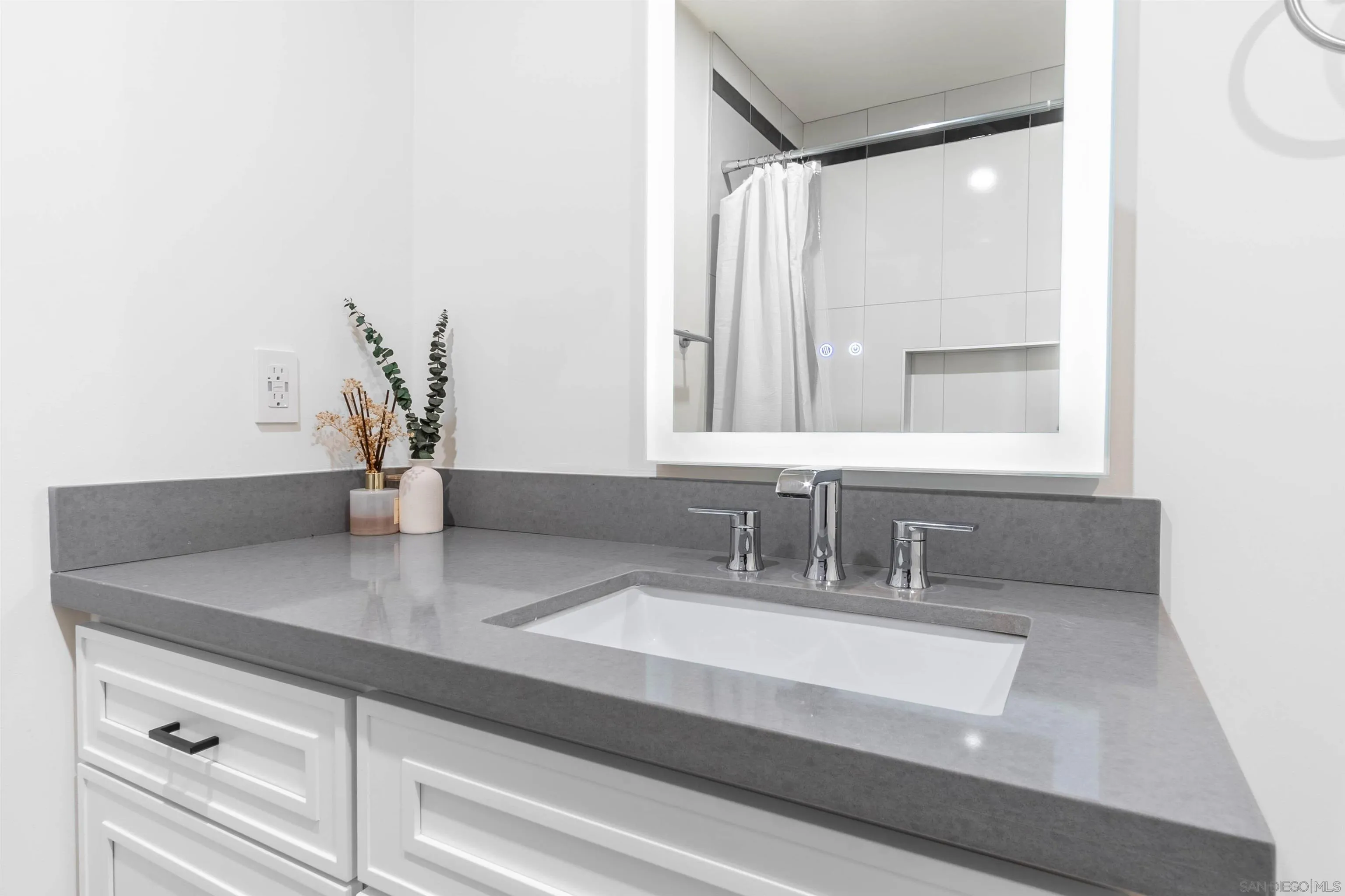https://cdn.realtyfeed.com/cdn/127/250037877/9a3450723525f3b5101341a0083e392f.webp