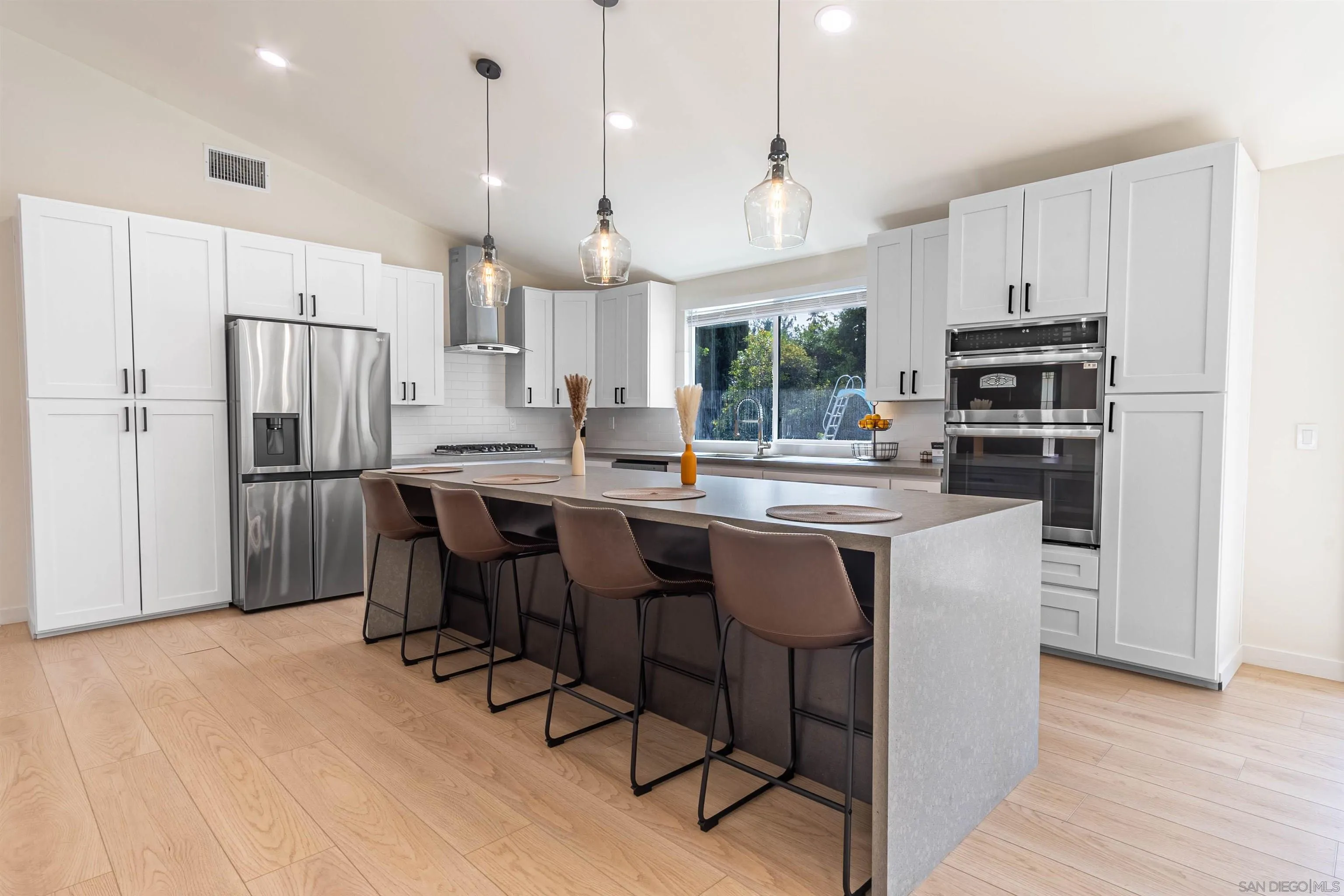 https://cdn.realtyfeed.com/cdn/127/250037877/9ce2ac65c4473f784ee1d23b90d74c2f.webp