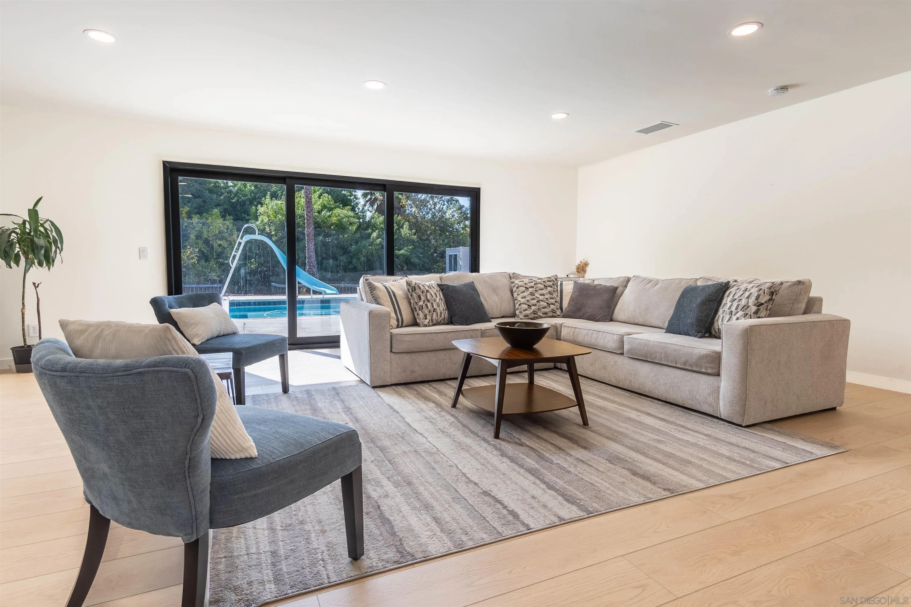 https://cdn.realtyfeed.com/cdn/127/250037877/ae9fc3f344cf371c6aa55eee54c60564.webp