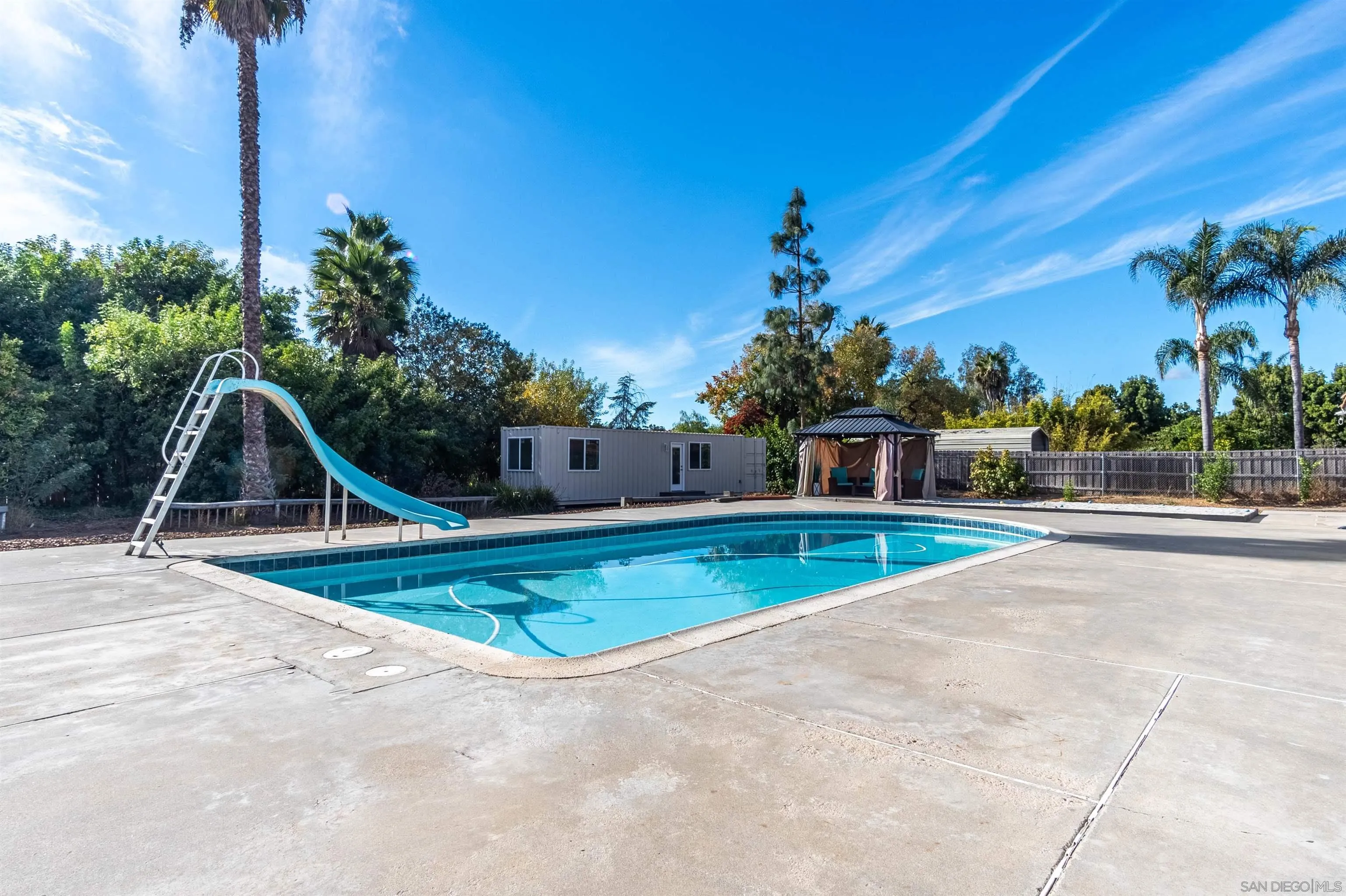 https://cdn.realtyfeed.com/cdn/127/250037877/b542b9ffddc1fbe5bd41df3e54e646c1.webp