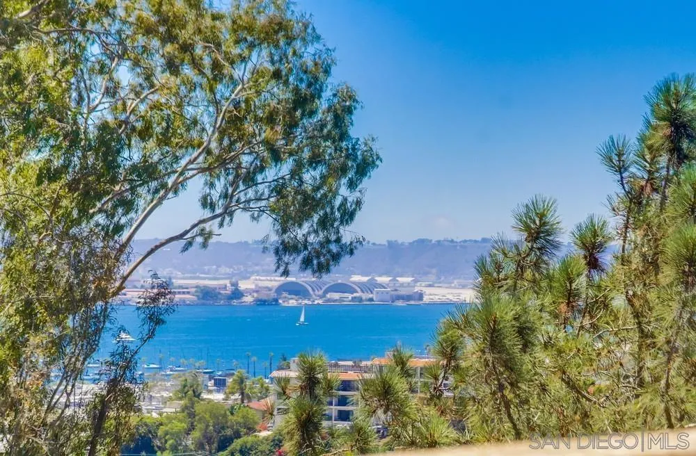 https://cdn.realtyfeed.com/cdn/127/250037882/30e2ae75c7cdd5bdd51efcbe0b35f161.webp
