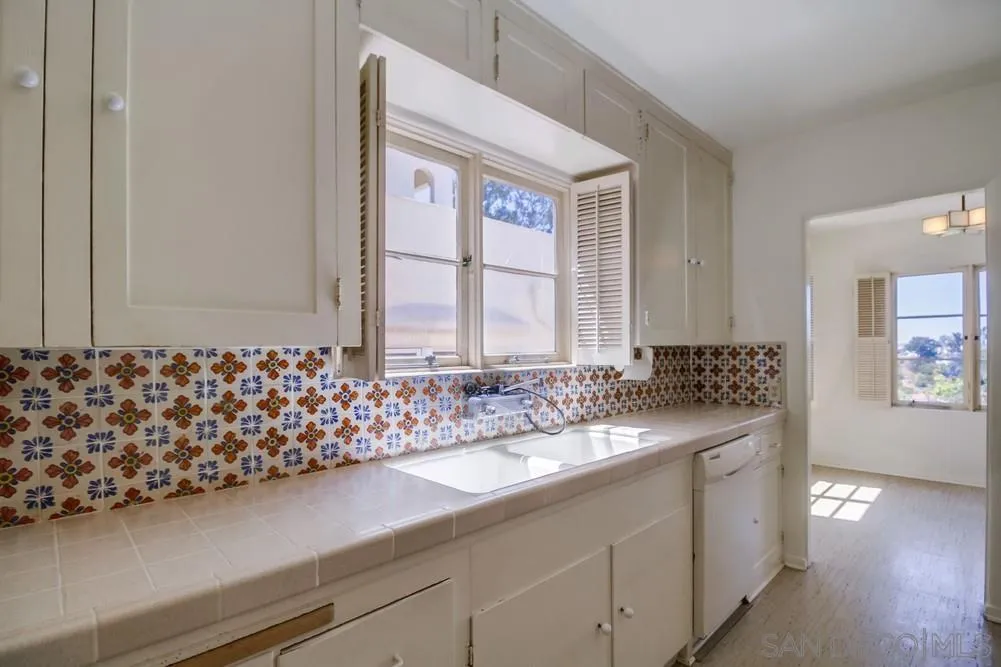https://cdn.realtyfeed.com/cdn/127/250037882/672d2419a600da99dbca1543837e972f.webp