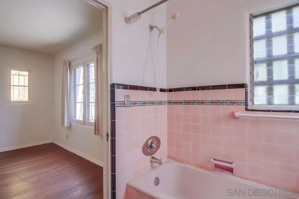 https://cdn.realtyfeed.com/cdn/127/250037882/985bbac2de936b7b03b61e93e0ccccee.webp