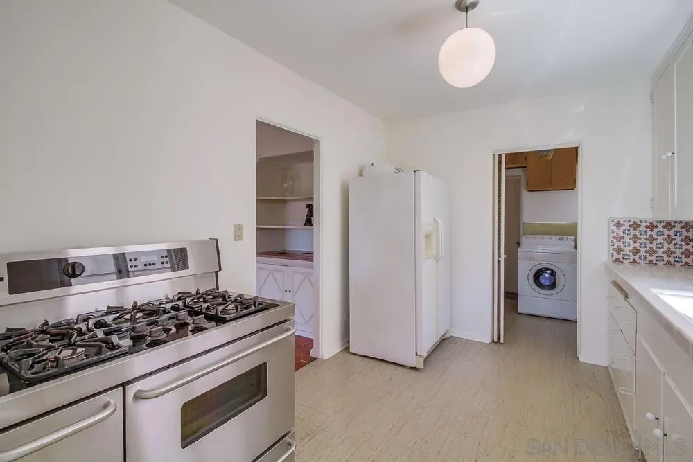 https://cdn.realtyfeed.com/cdn/127/250037882/c4dd737bc0863d624c80492f8b6b6e41.webp