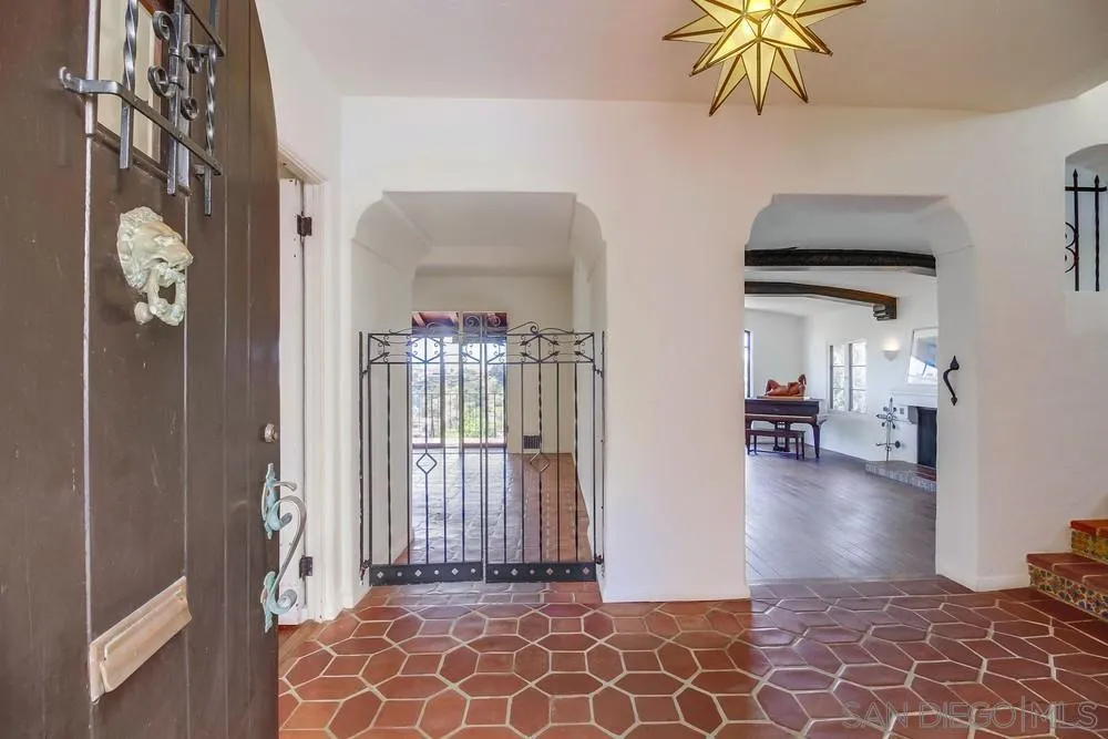 https://cdn.realtyfeed.com/cdn/127/250037882/d9b9be3d1bd00c28e8c3c1c1b8f7c998.webp