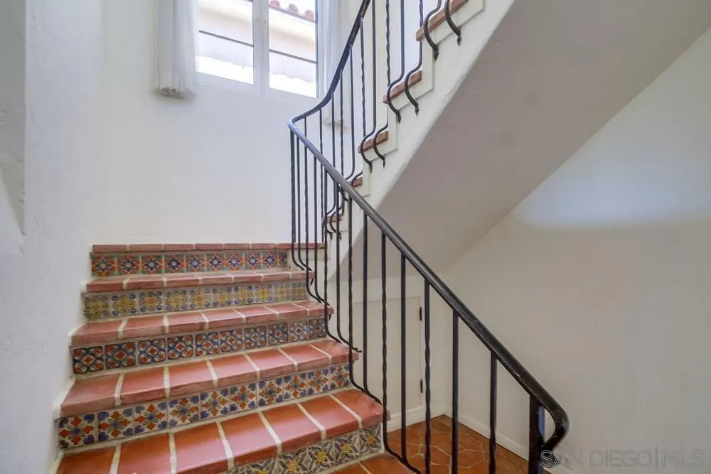https://cdn.realtyfeed.com/cdn/127/250037882/e795a5888ce04d543d432bbe766afbe7.webp