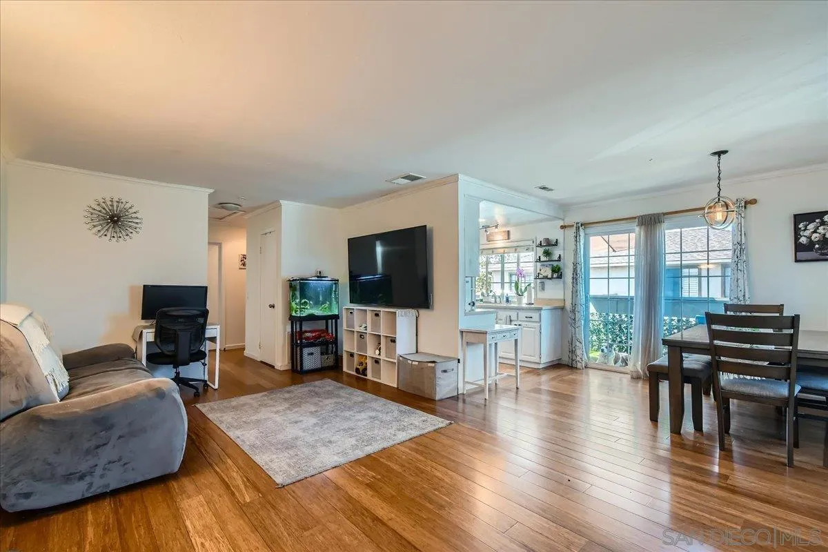 https://cdn.realtyfeed.com/cdn/127/250037890/102cfa7ded76965d3ae62f146c4da869.webp